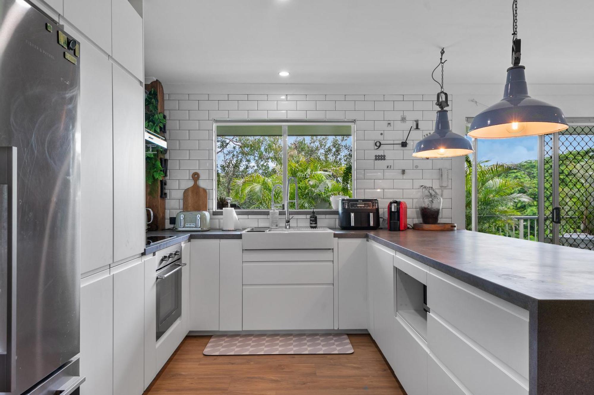 Spacious 3bdroom Entertaining Unit Close To City, Cafes And Shops Apartment Brisbane