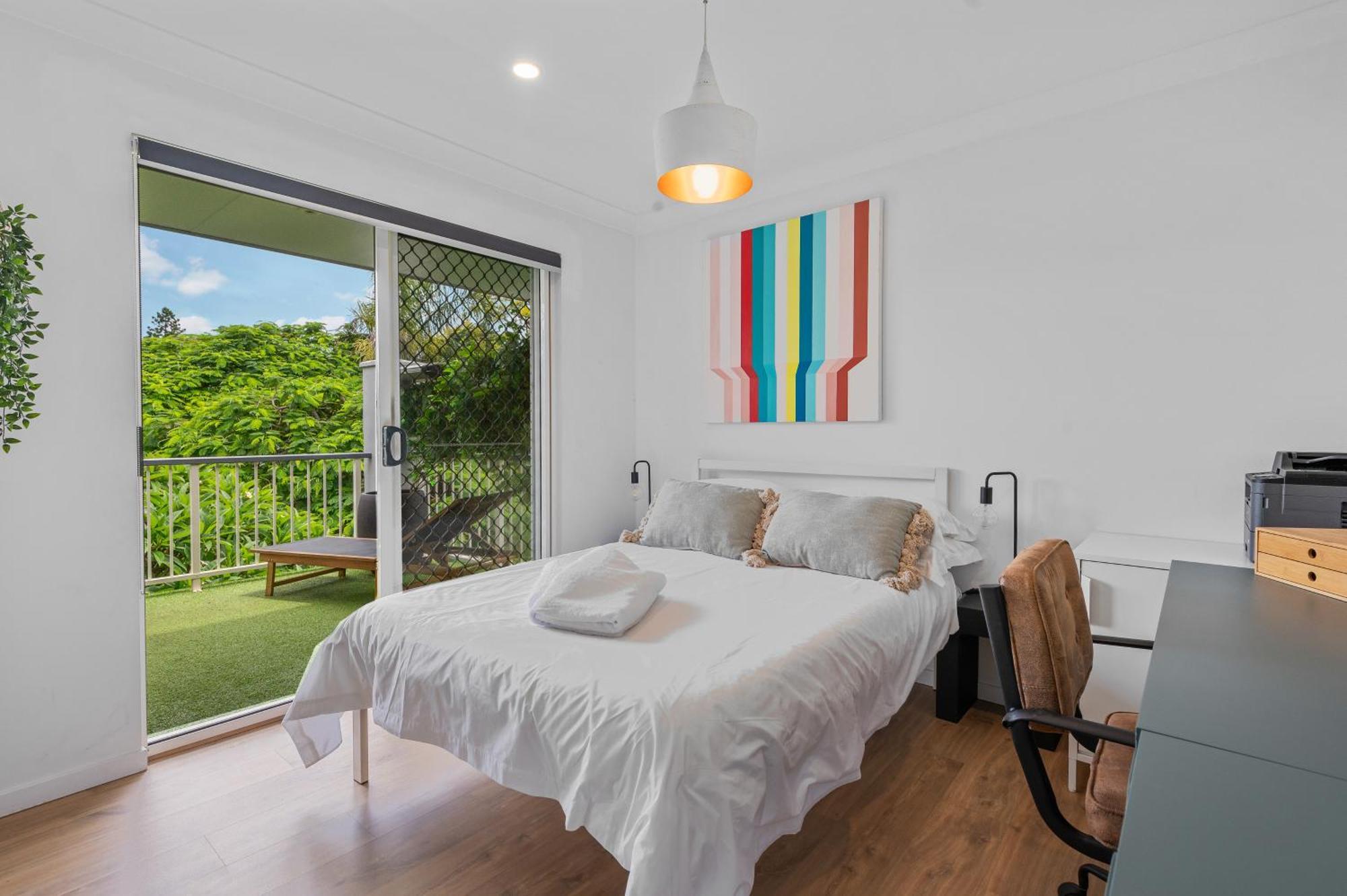 Spacious 3bdroom Entertaining Unit Close To City, Cafes And Shops Apartment *