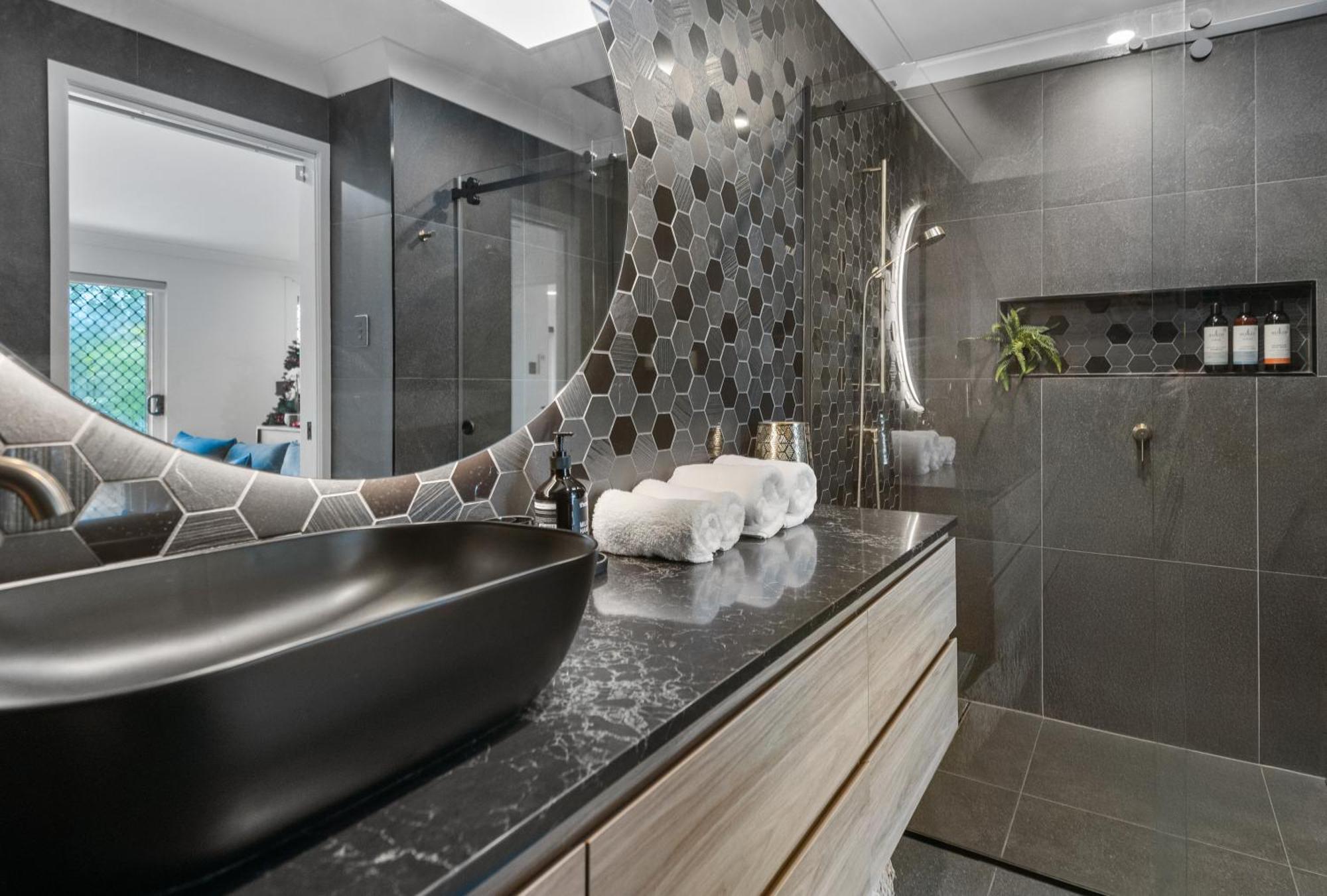 Apartment Spacious 3bdroom Entertaining Unit Close To City, Cafes And Shops Brisbane