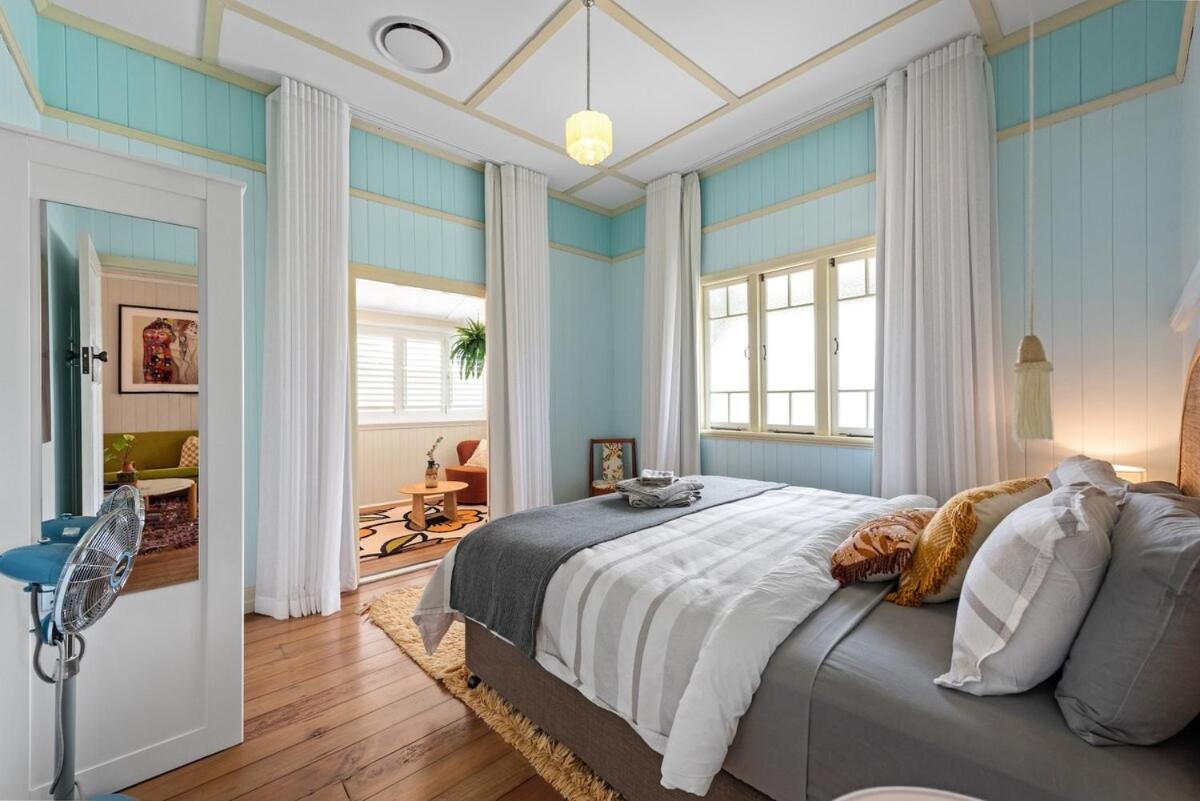 A Colourful Life 4bed-2bath-1car - Queenslander Holiday home *