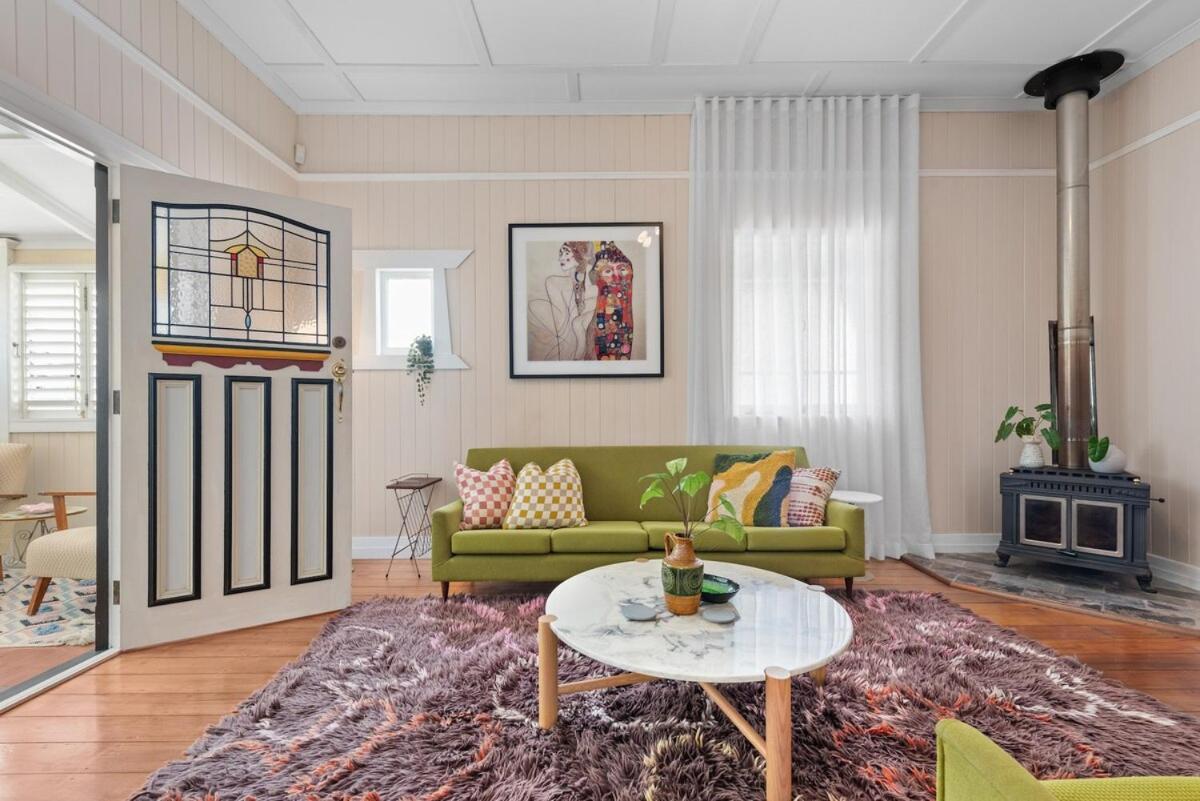 Holiday home A Colourful Life 4bed-2bath-1car - Queenslander *