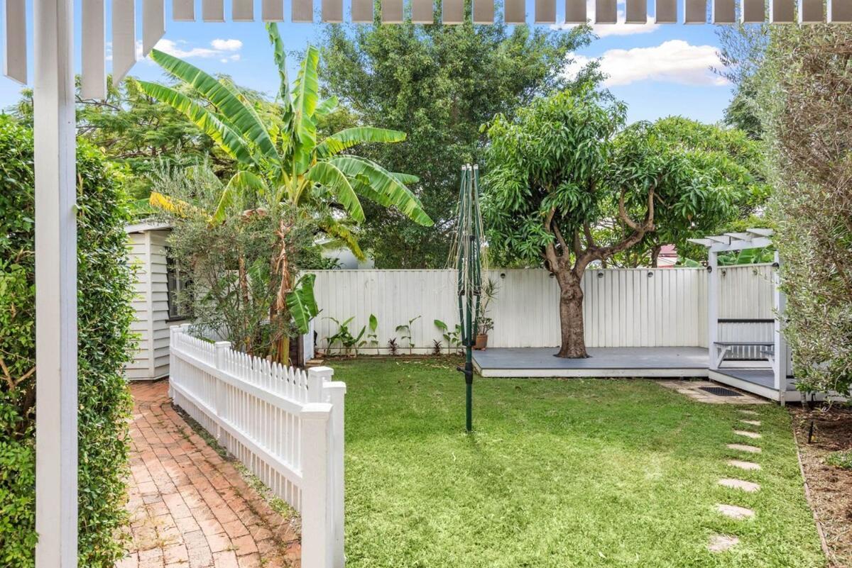 A Colourful Life 4bed-2bath-1car - Queenslander Holiday home Brisbane