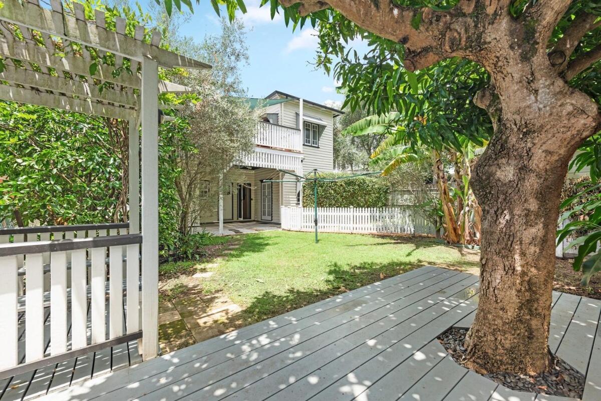 Holiday home A Colourful Life 4bed-2bath-1car - Queenslander