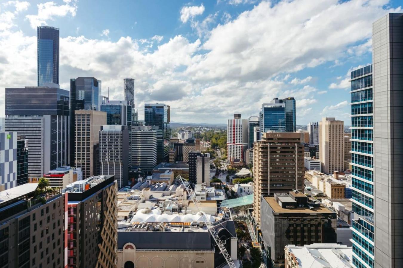 Great Value Cbd 2 Beds Free Carpark Pool And Gym Apartment *