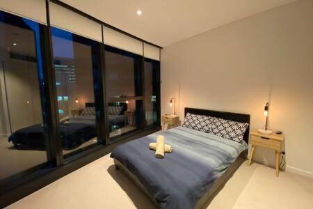 Apartment Escape To Elegance Stylish 2br In Skytower Brisbane