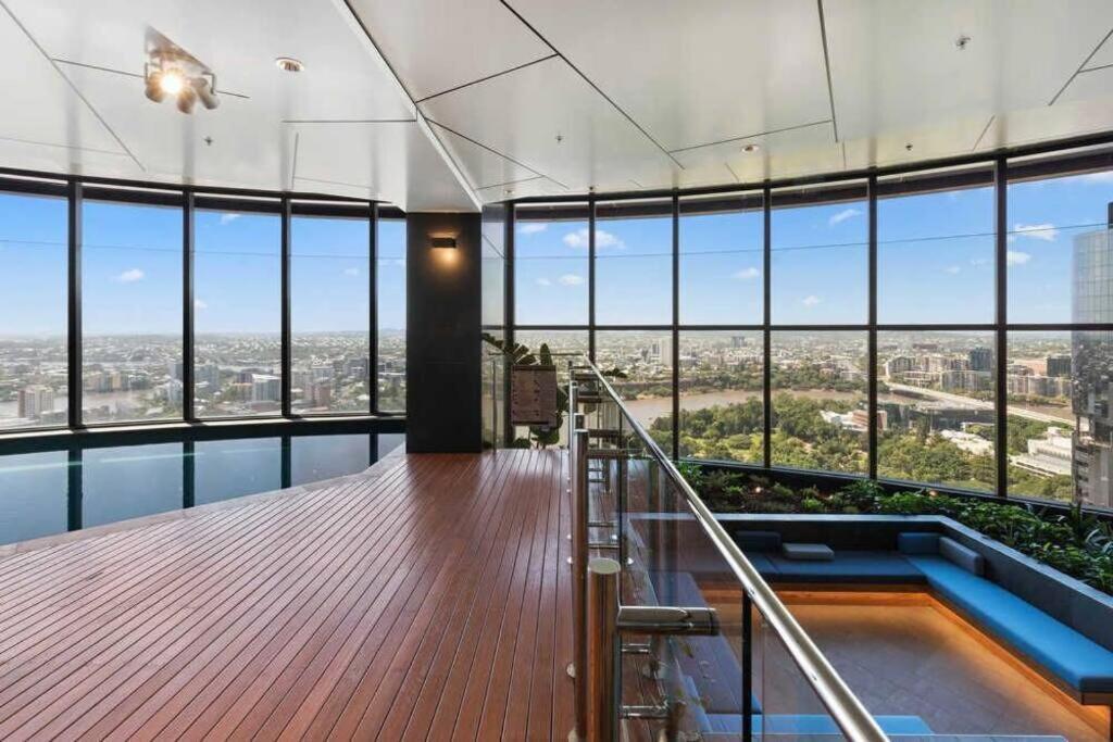 Breathtaking River View Brisbane's Iconic Skytower *