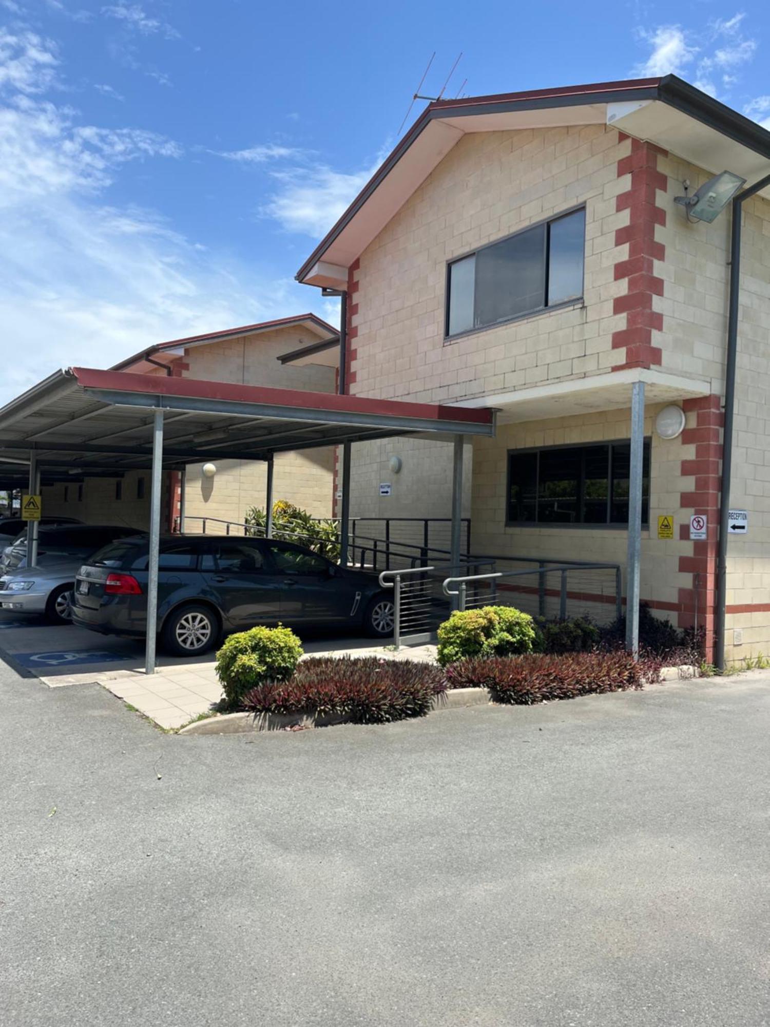 Queensport Tavern And Motel 4*