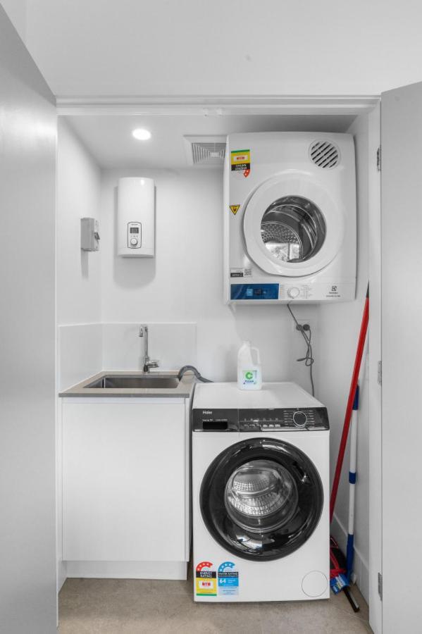 The Eton - Brand New Nundah Modern 1 Bedroom With Parking, Netflix Apartment Brisbane