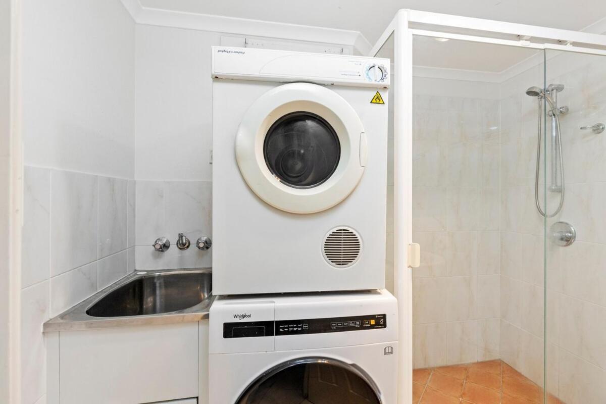 Apartment Haven, 2bed, 2bath, Parking, Balcony