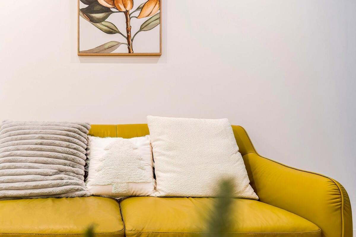 Pool View Urban Oasis 2bed Apartment *