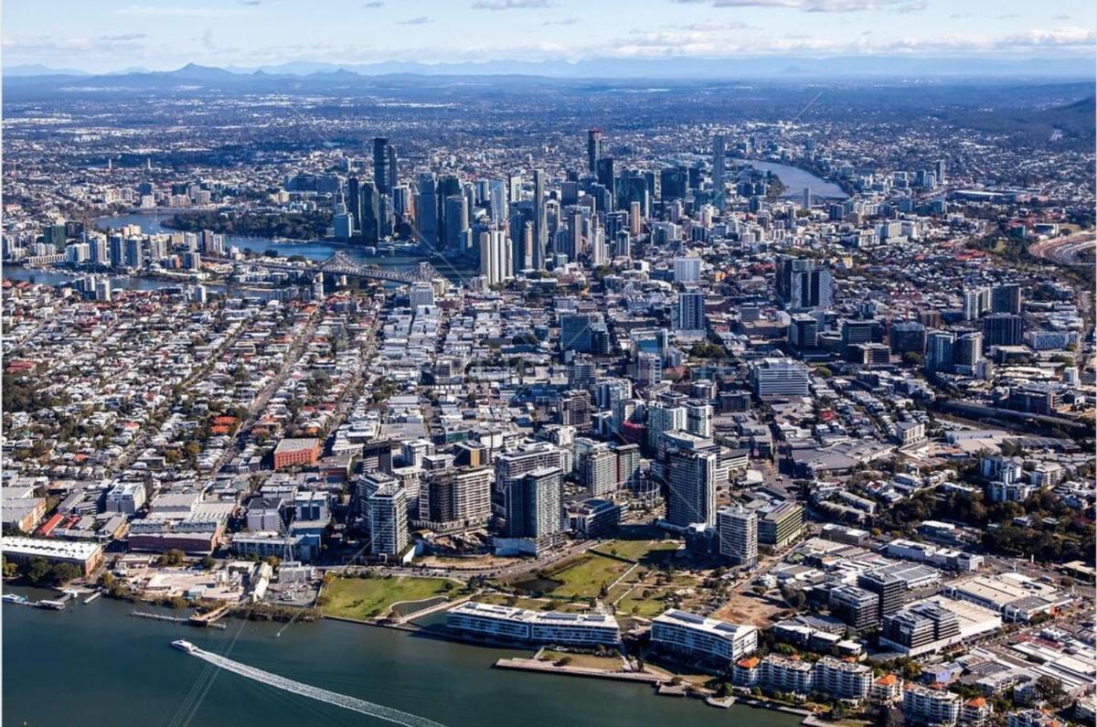 Pool View Urban Oasis 2bed Apartment *