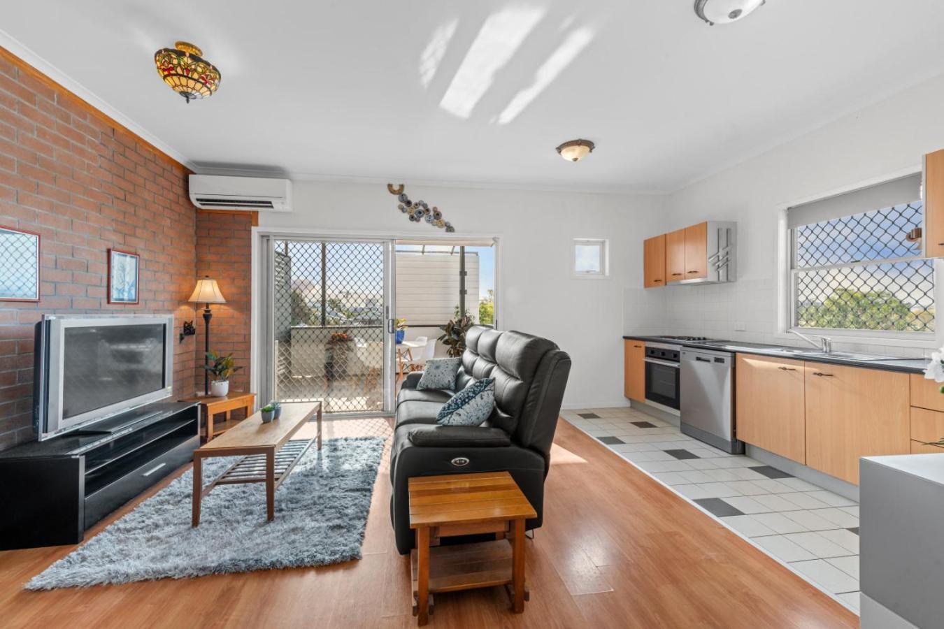 Park The Car & Explore By Custom Hosting Apartment