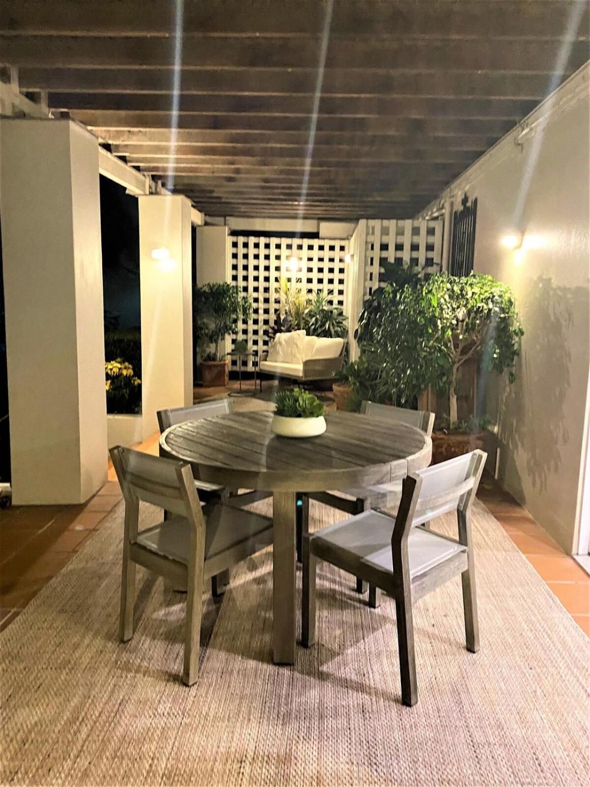 Stunning Private Unit With Pool Hosted By Homestayz Brisbane