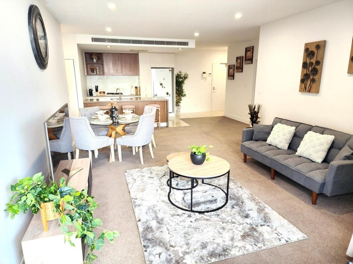 Spacious River View Escape With Free Secure Park - 2br, 2ba And Sofa Bed Apartment Brisbane