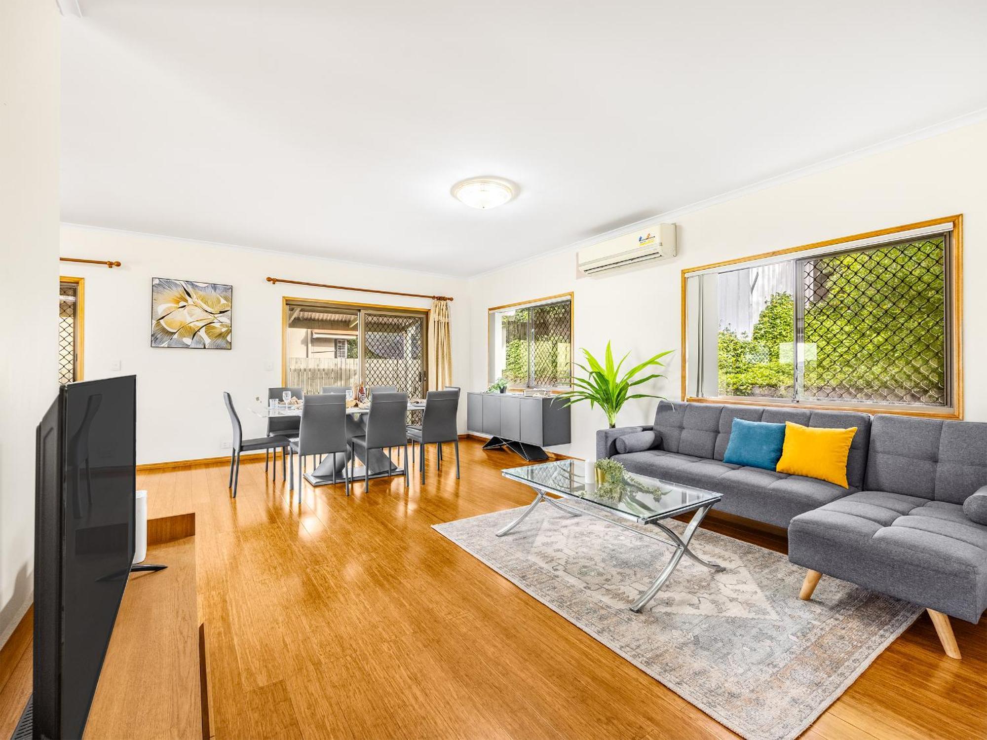 Spacious Land Area 5bedroom At Sunnybank New Ac