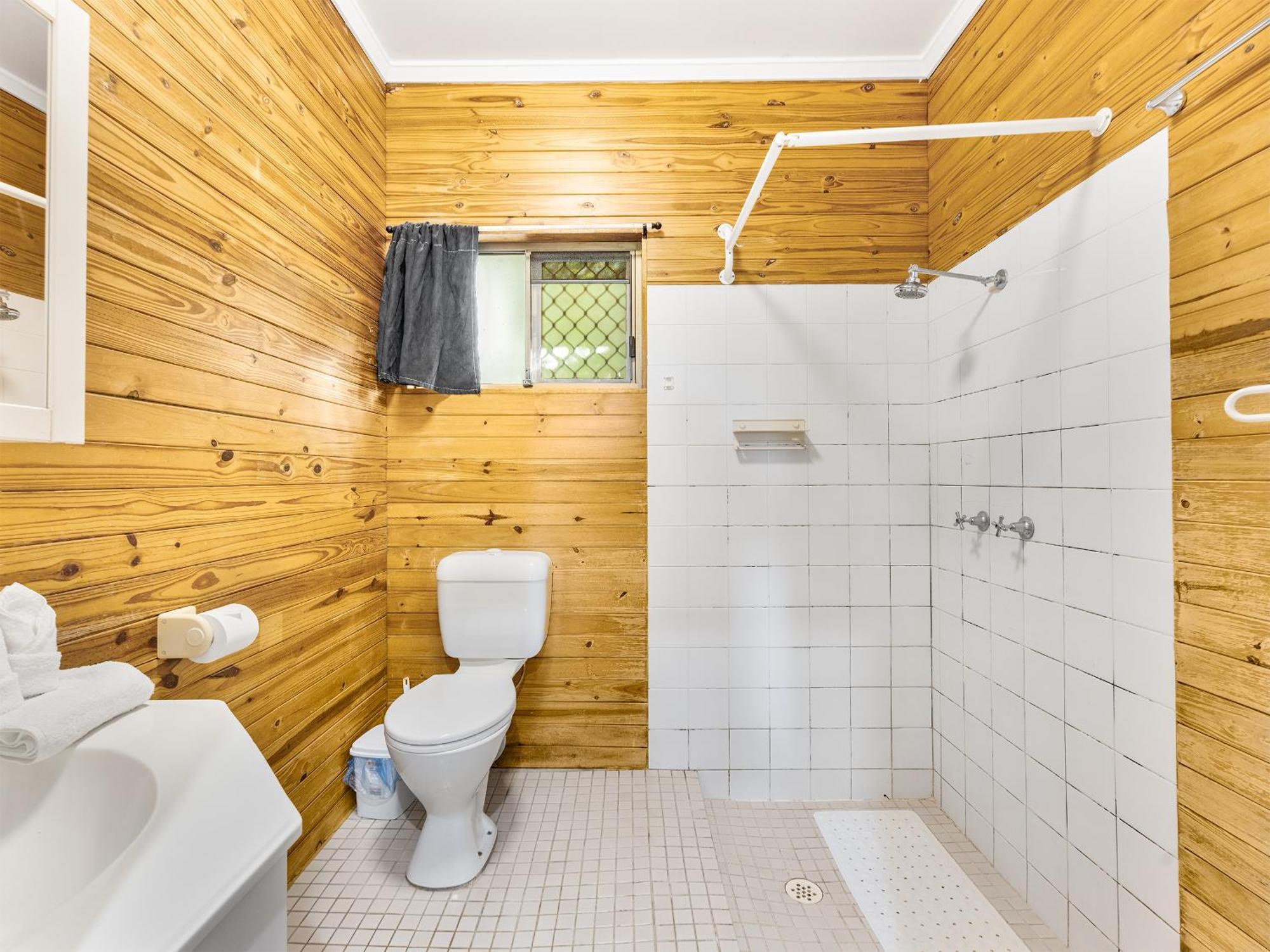 Spacious Land Area 5bedroom At Sunnybank New Ac *