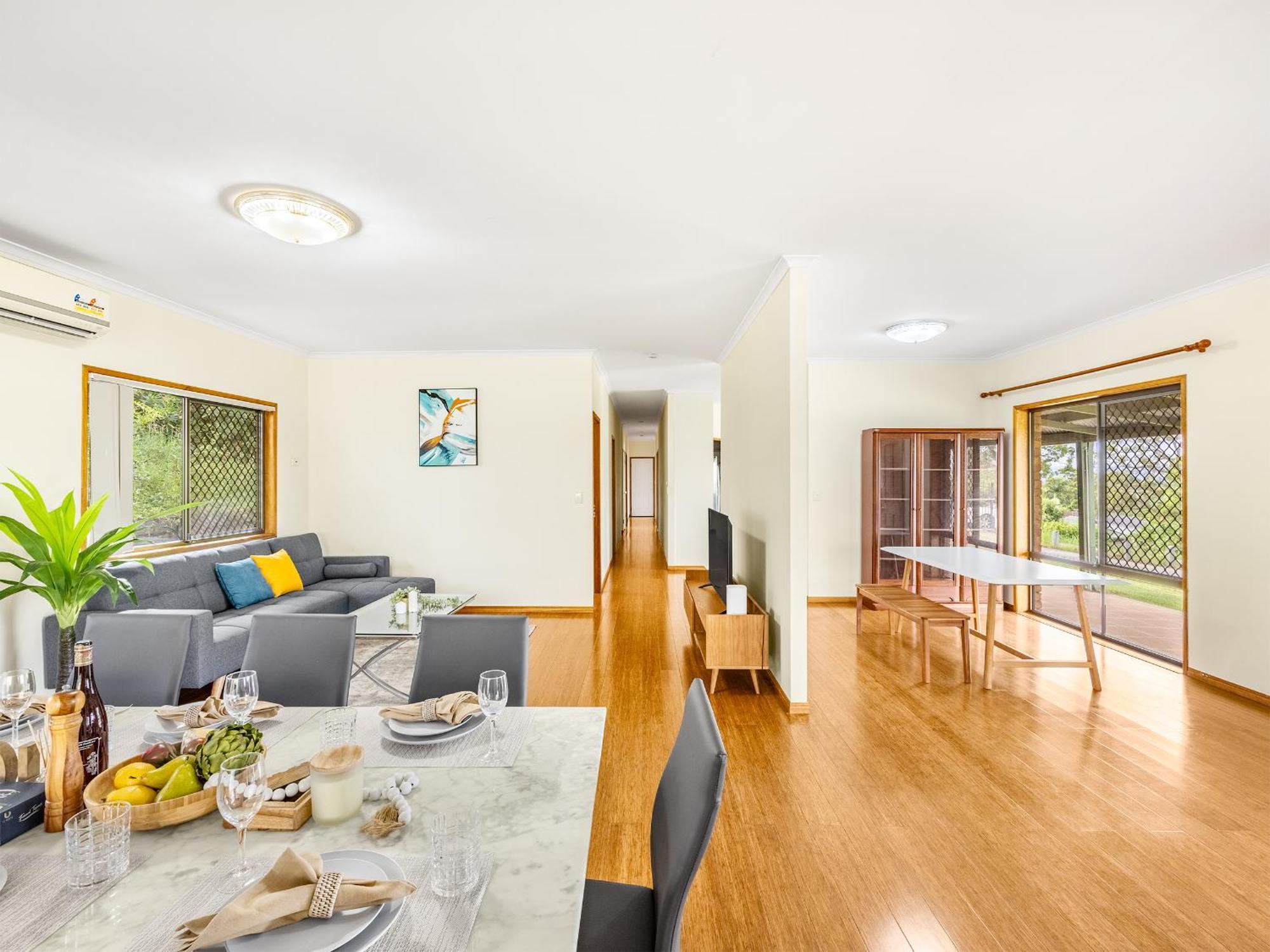 Spacious Land Area 5bedroom At Sunnybank New Ac Holiday home *