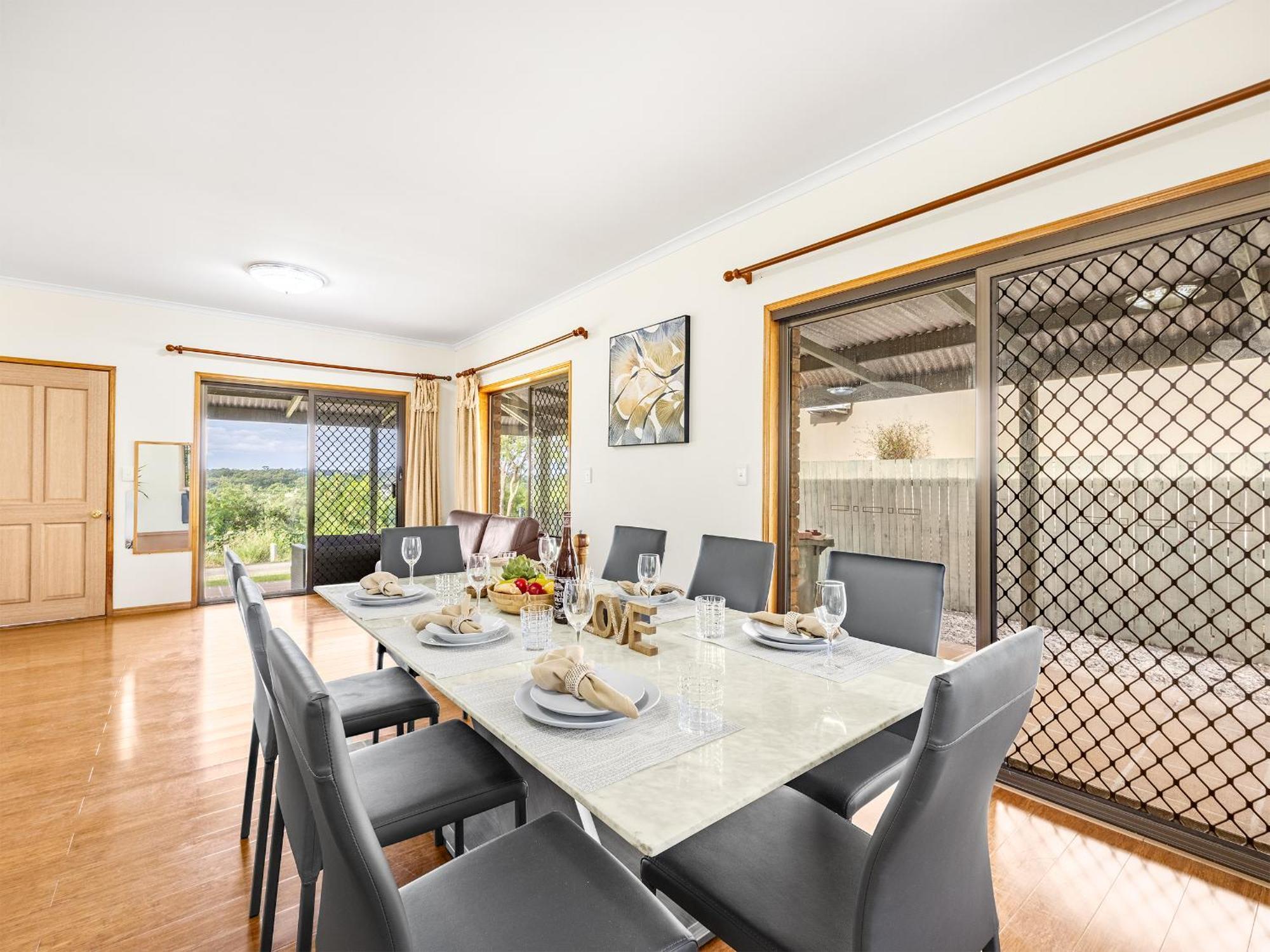 Spacious Land Area 5bedroom At Sunnybank New Ac Holiday home