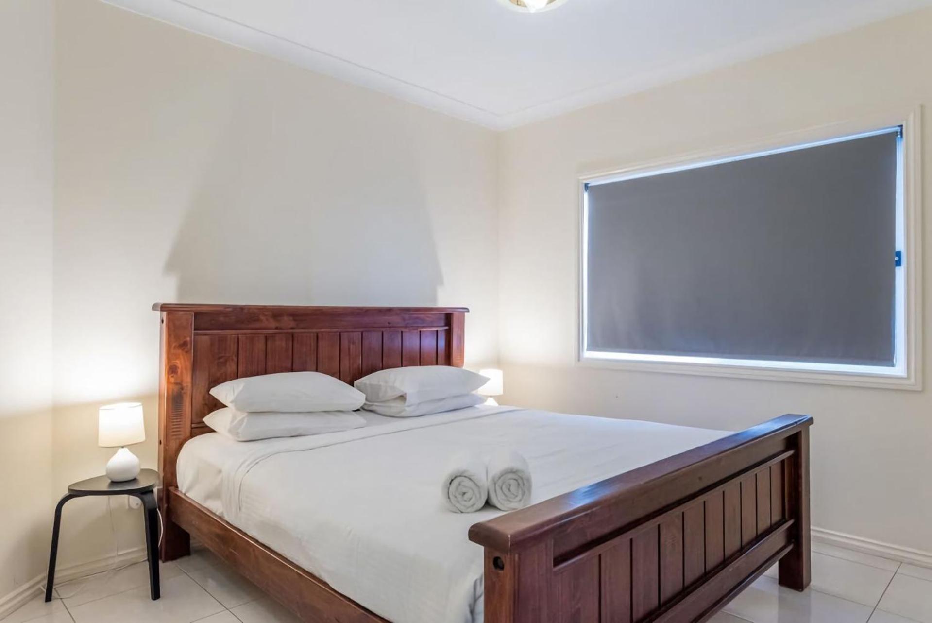 Modern Floor 2br With Private Deck Apartment Brisbane