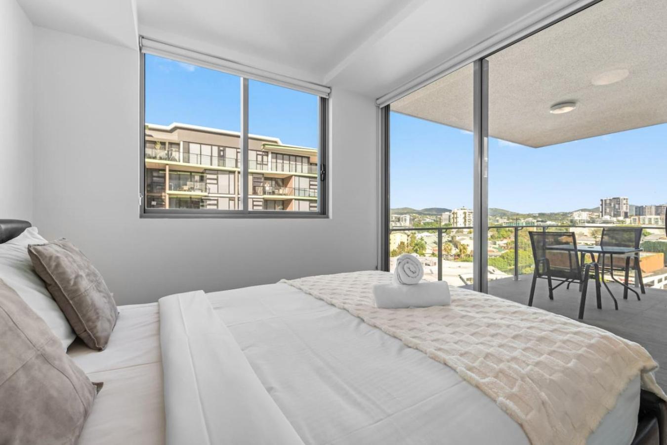 Apartment Near Southbank And Cbd Stylish 2br Pool And Park *