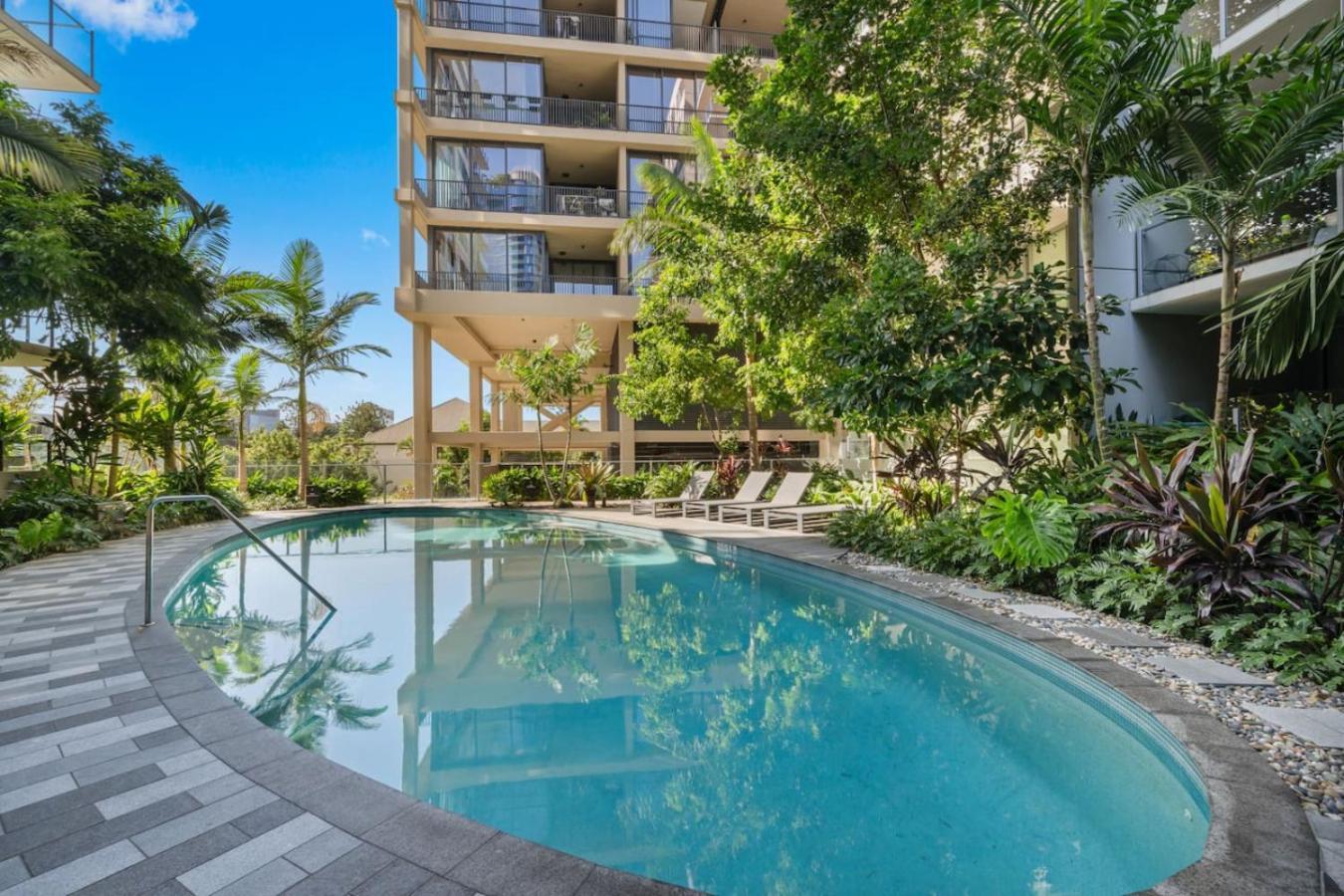Near Southbank And Cbd Stylish 2br Pool And Park