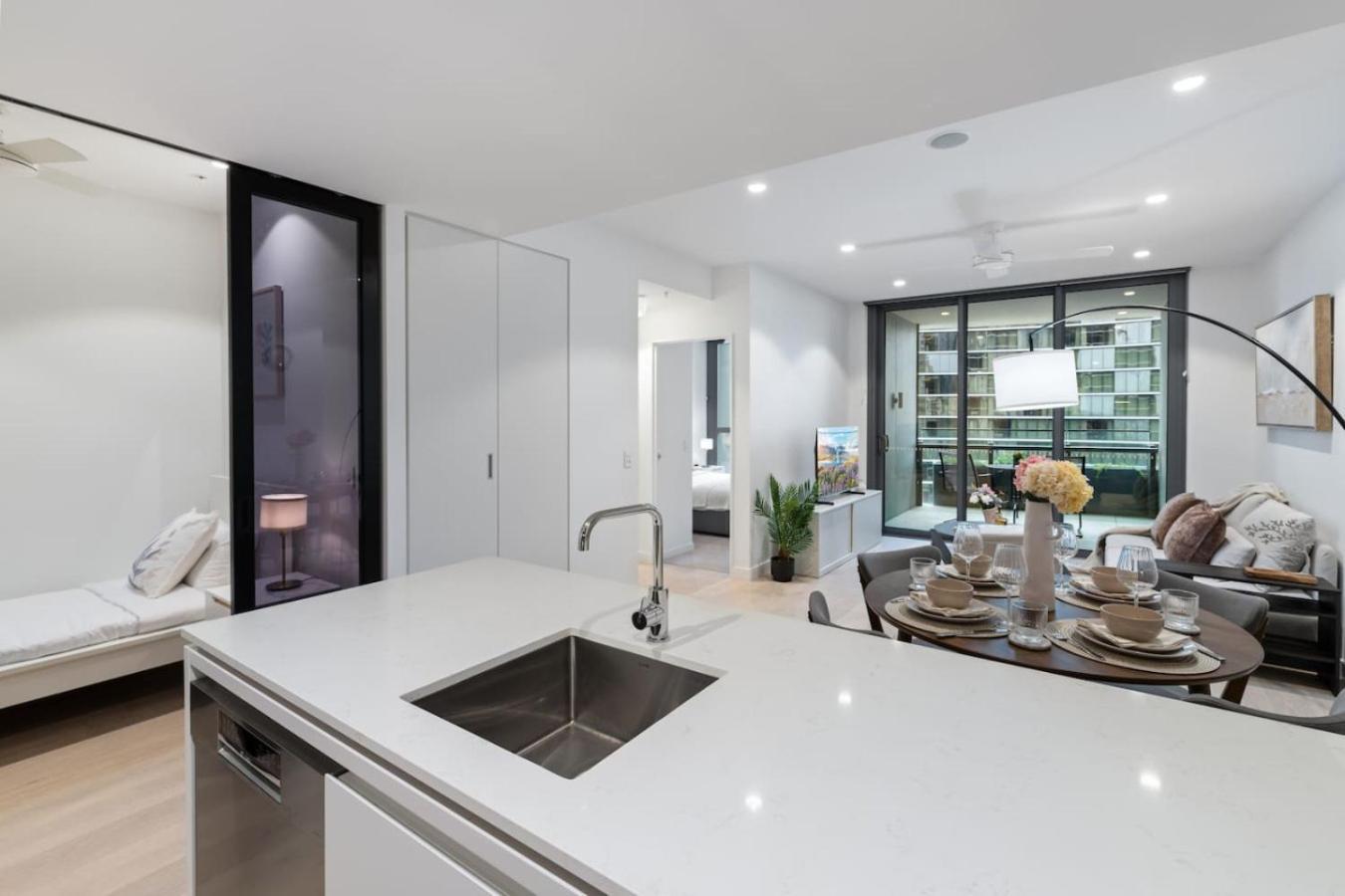 Designer 2 Bed In Queens Wharf Riverfront Cbd Gem Apartment *
