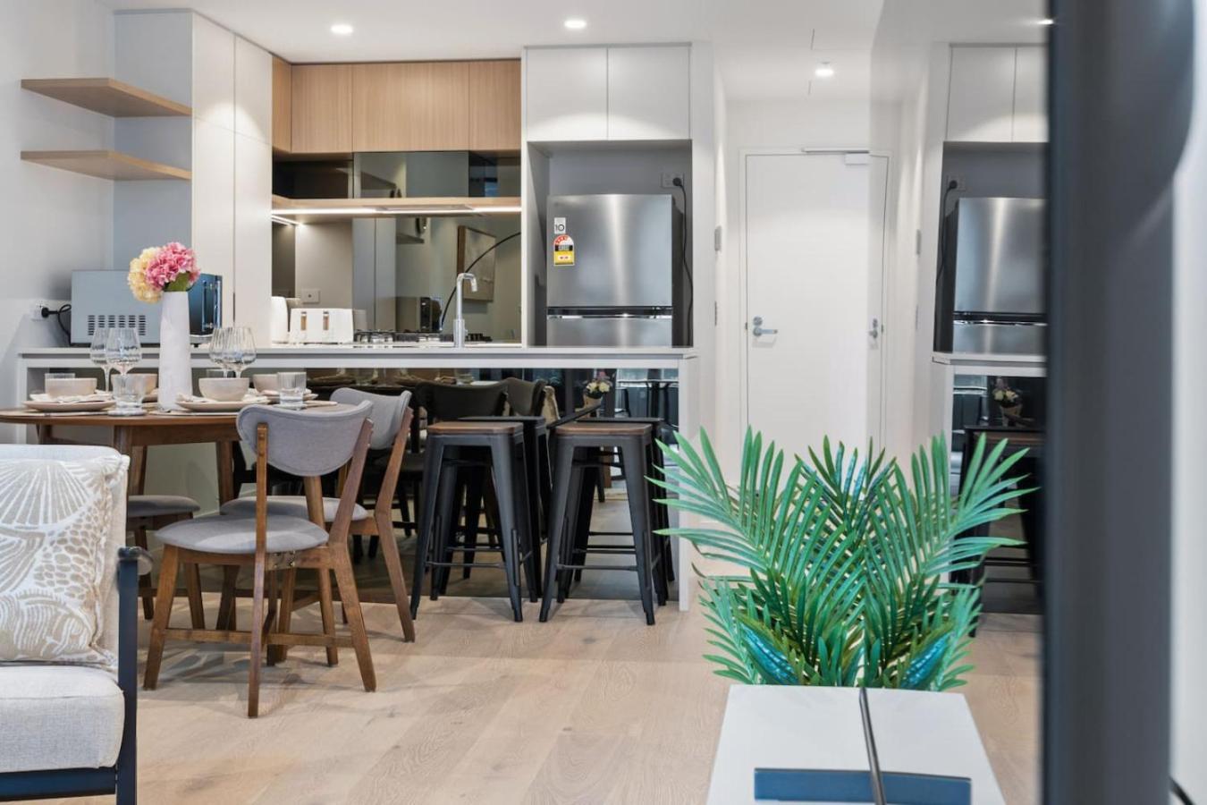 Designer 2 Bed In Queens Wharf Riverfront Cbd Gem Apartment Brisbane