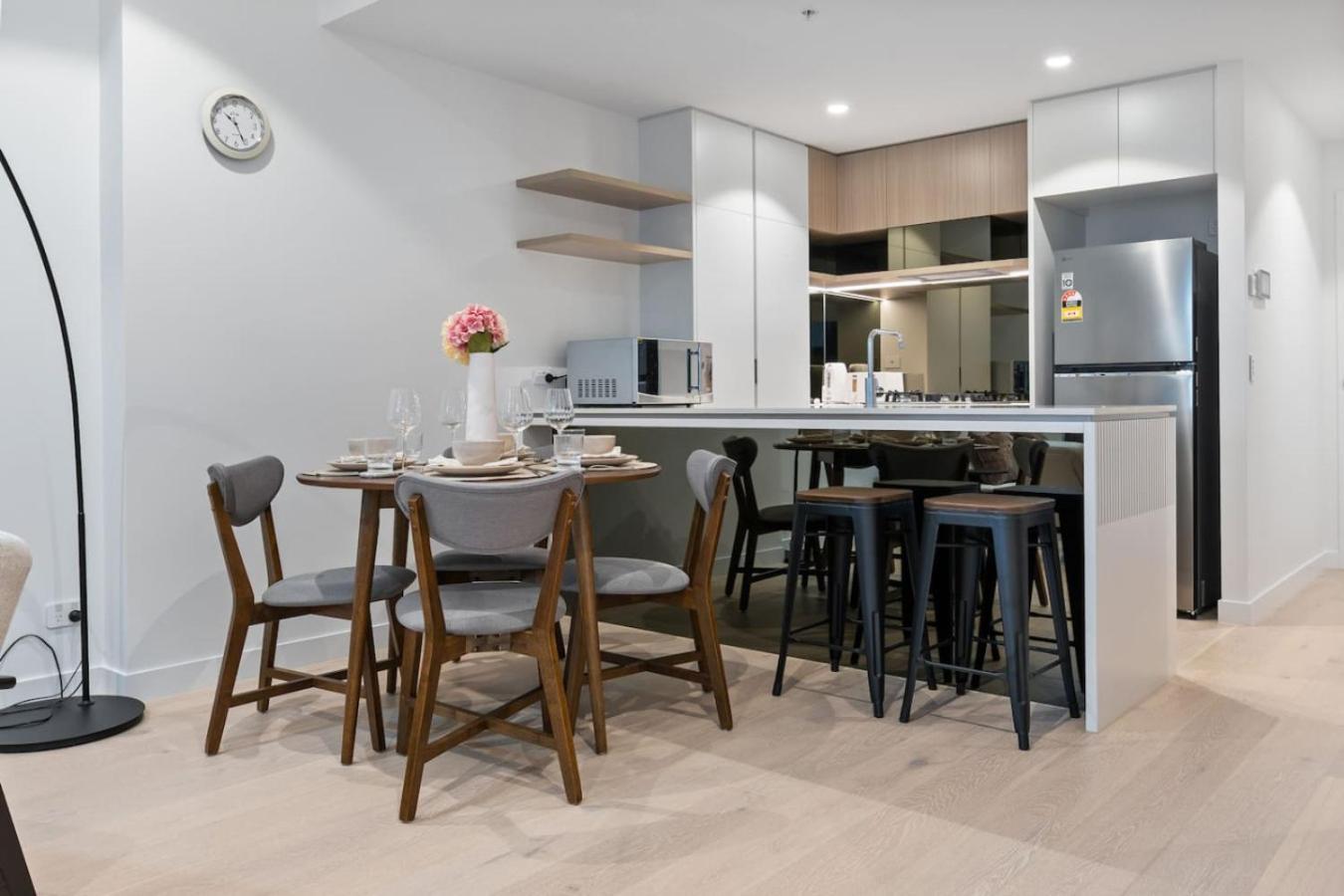 Designer 2 Bed In Queens Wharf Riverfront Cbd Gem Apartment *