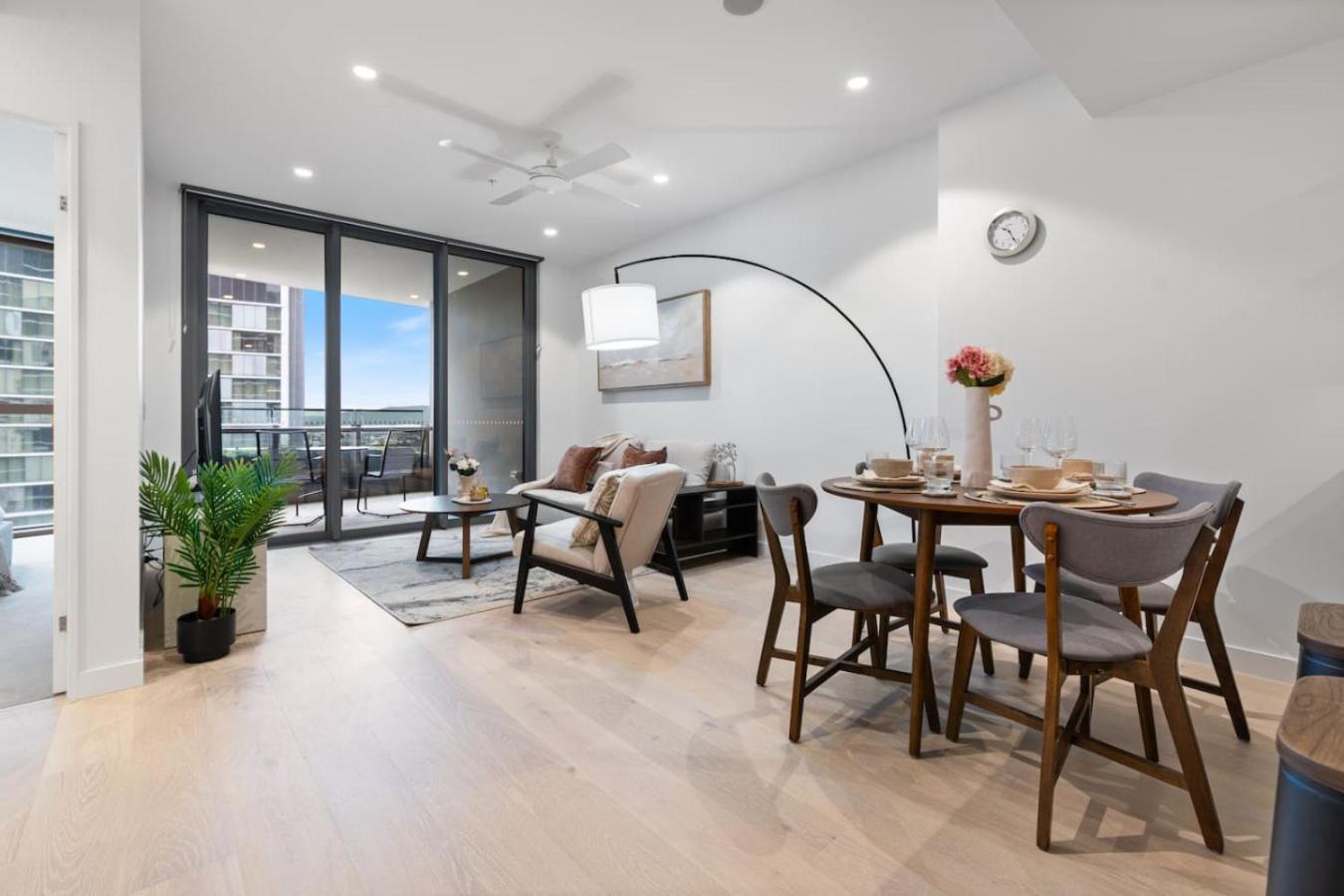 Apartment Designer 2 Bed In Queens Wharf Riverfront Cbd Gem Brisbane