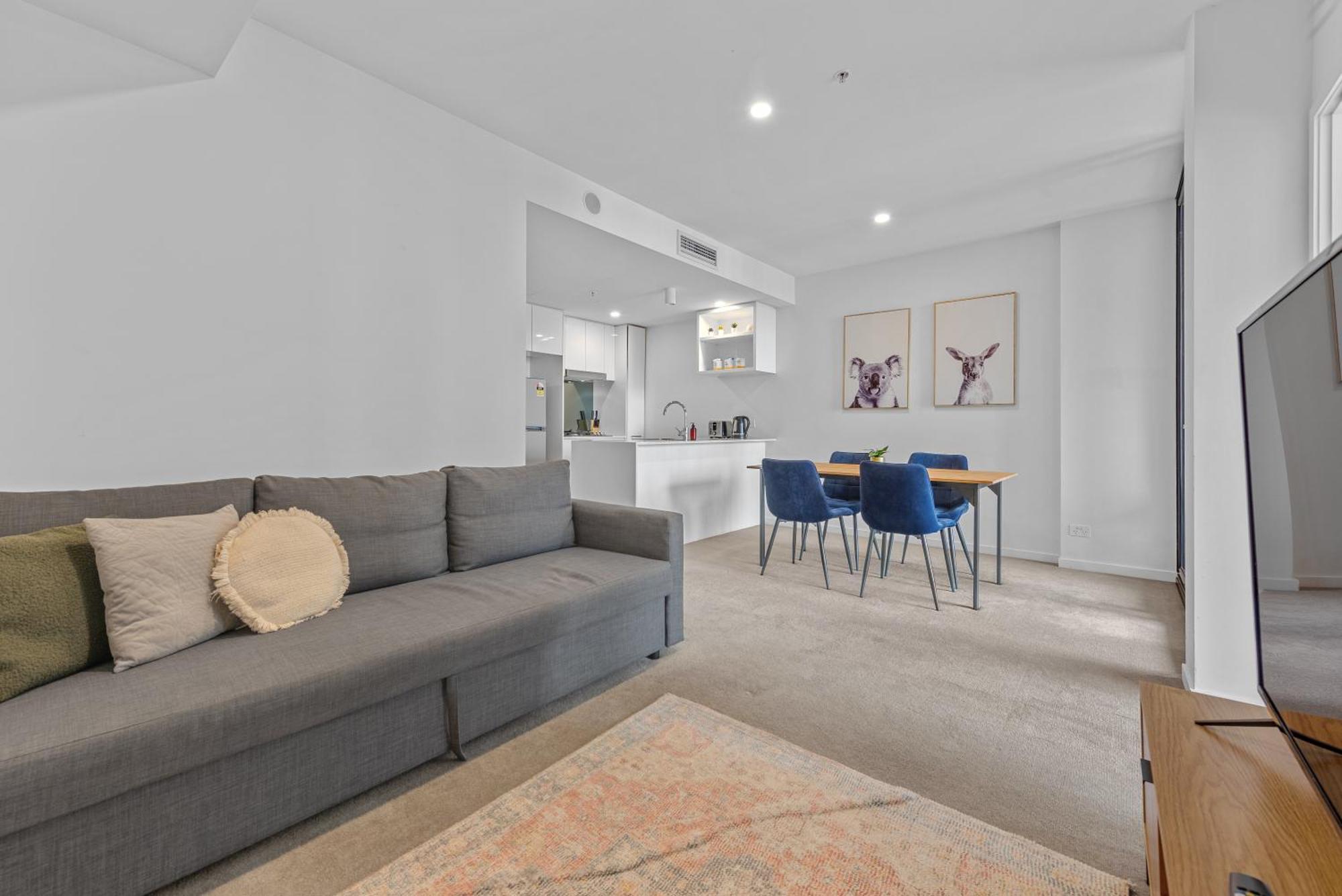 South Bank W Pool, Gym & Location