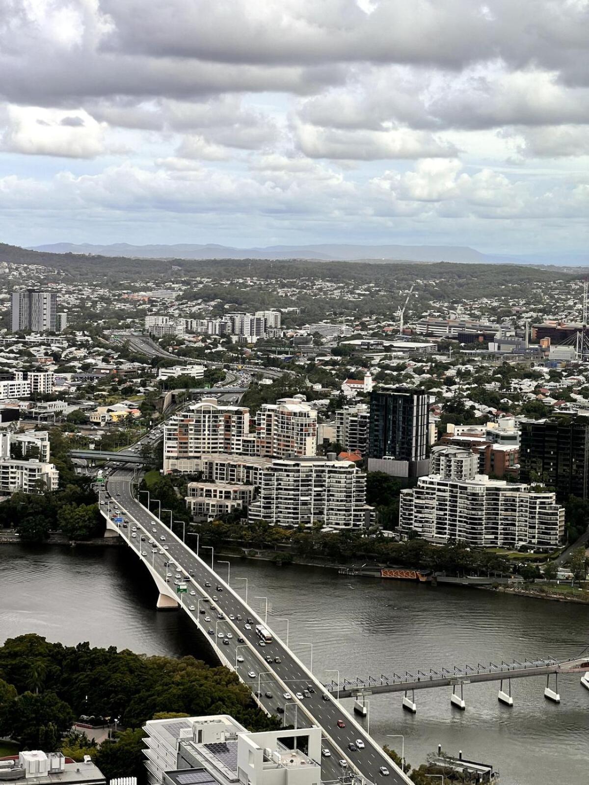 Cbd Queen Wharf With Views Pool And Gym