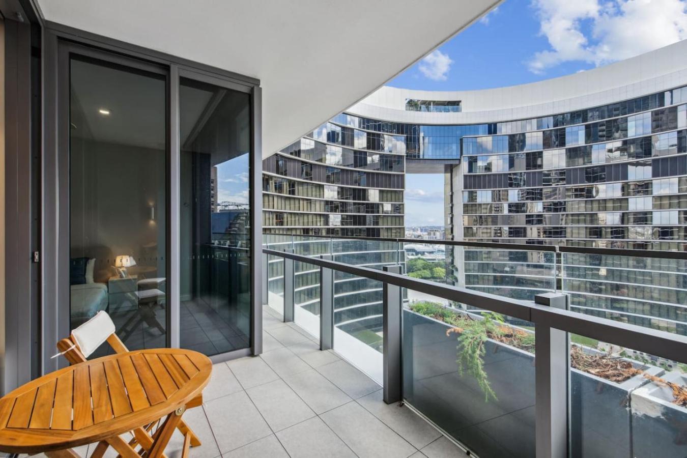 1 Bedroom In Queens Wharf