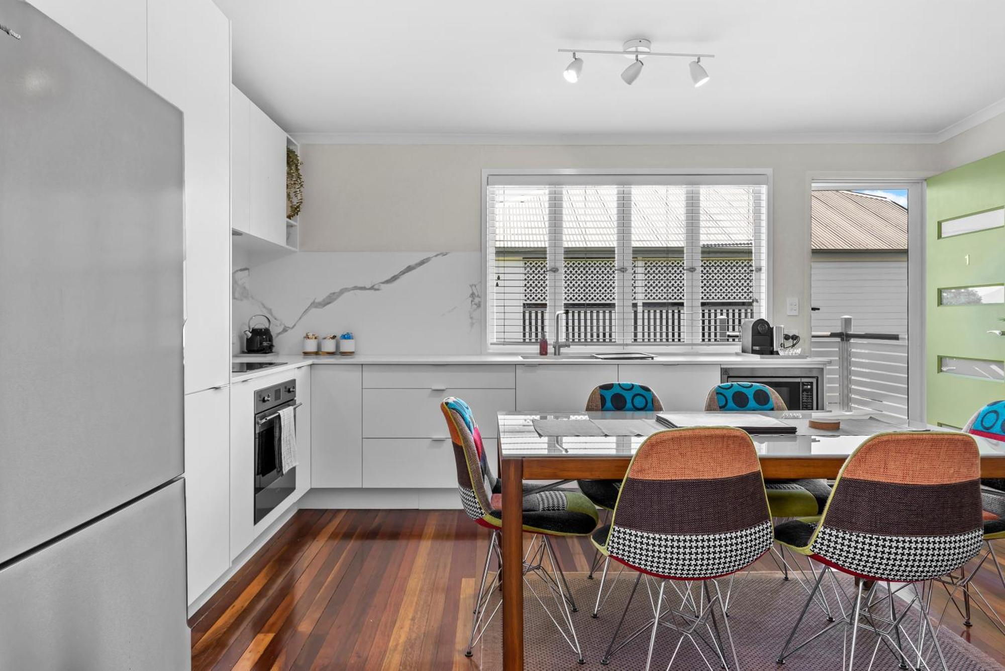 Spacious 3br - Walk To Racecourse Rd And Portside! Apartment