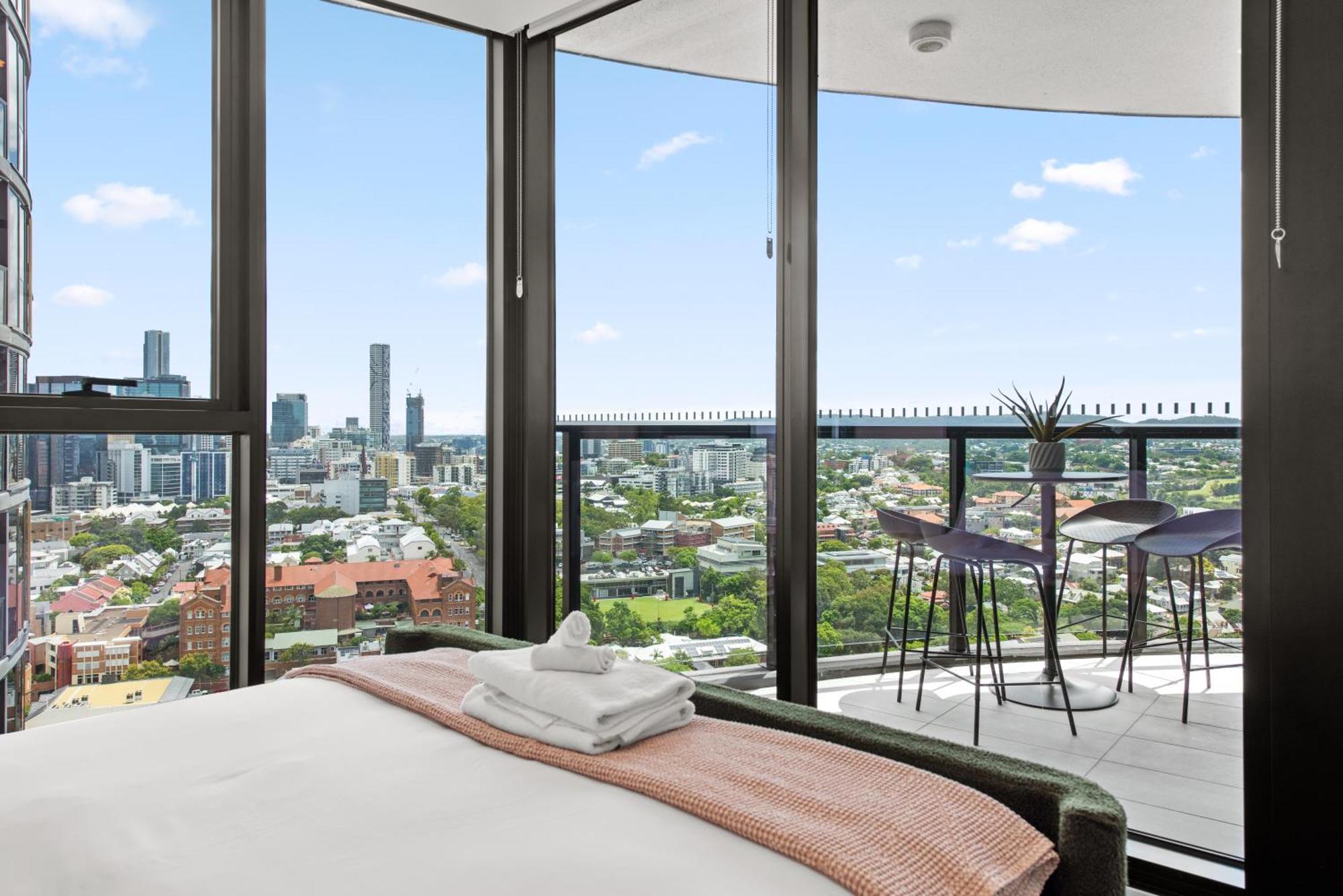 Modern 2br With Stunning Views, Infinity Pool & Gym Apartment