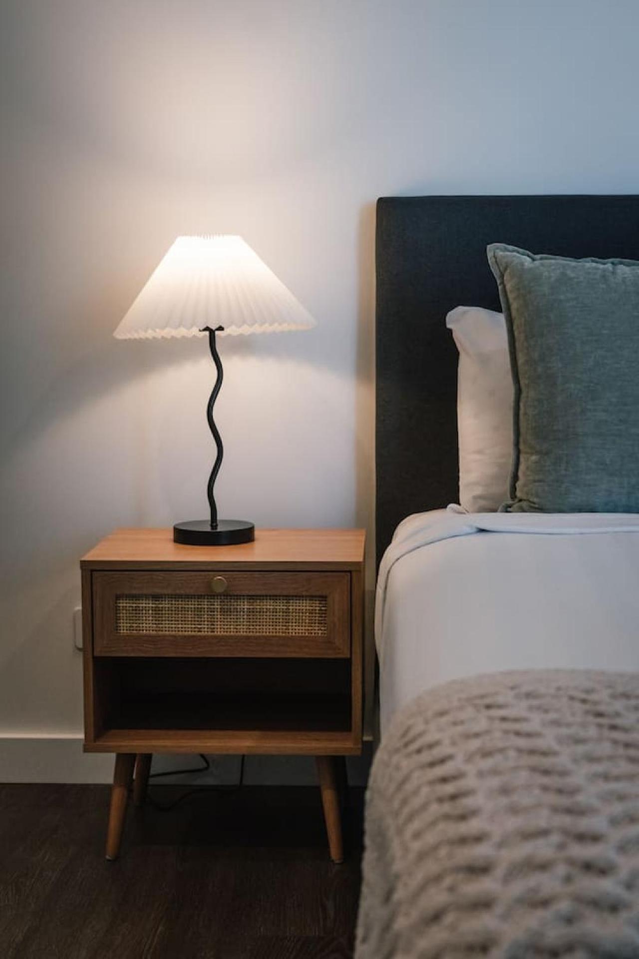 Apartment Ultimate Location Chic 2br Rooftop Pool N Parking