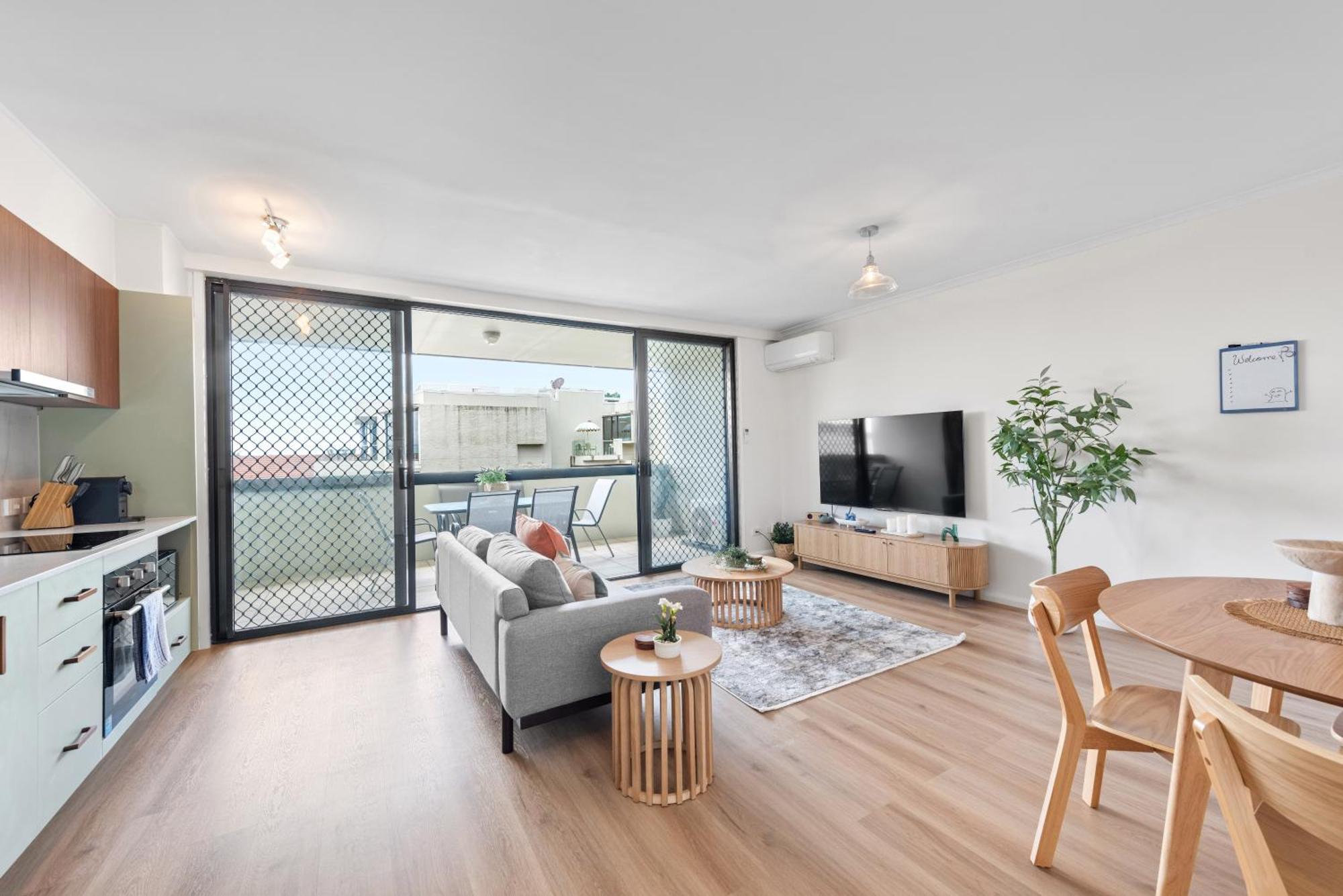 Bright With Car Park - 200m From Main Hub Apartment Brisbane