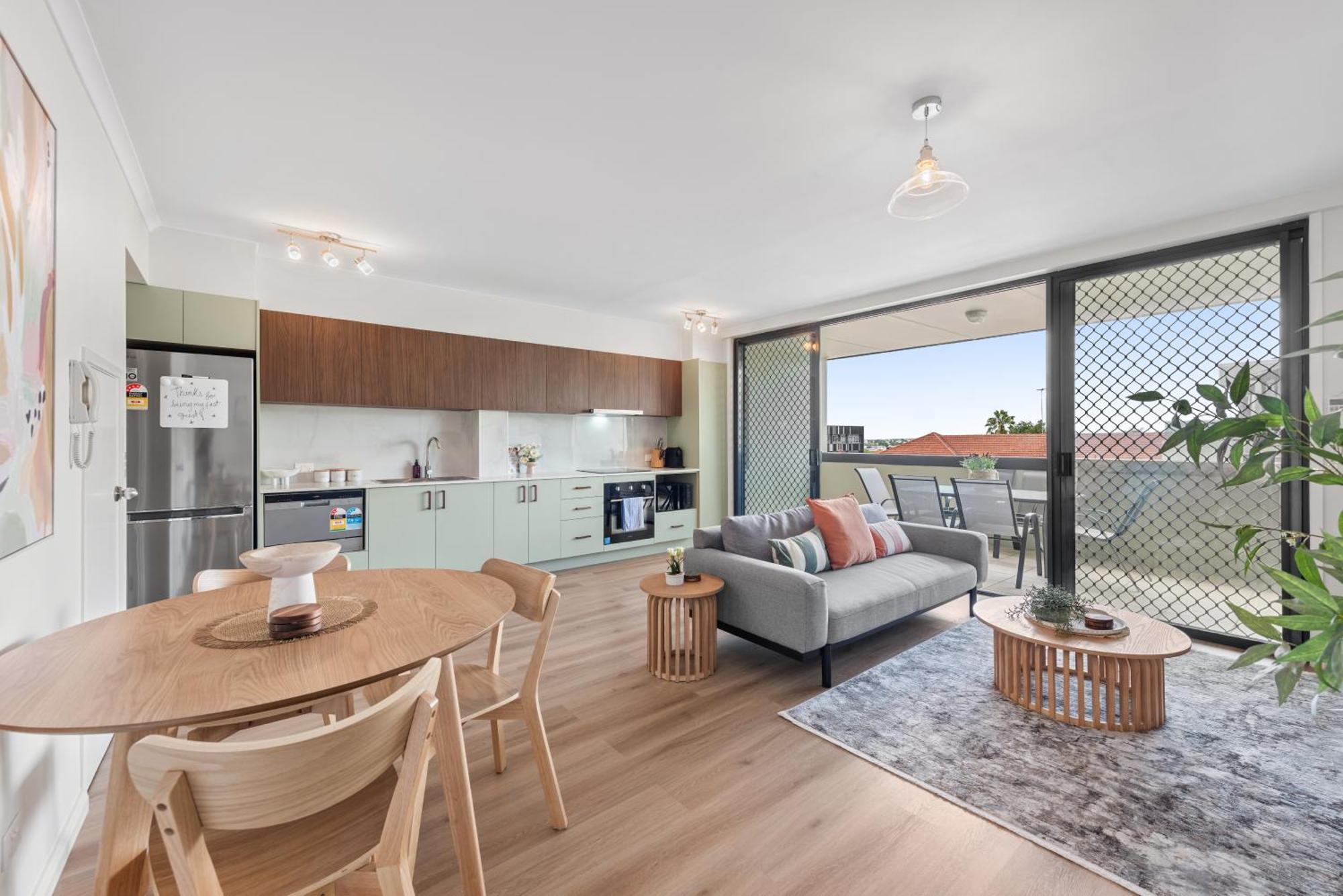 Bright With Car Park - 200m From Main Hub Apartment *