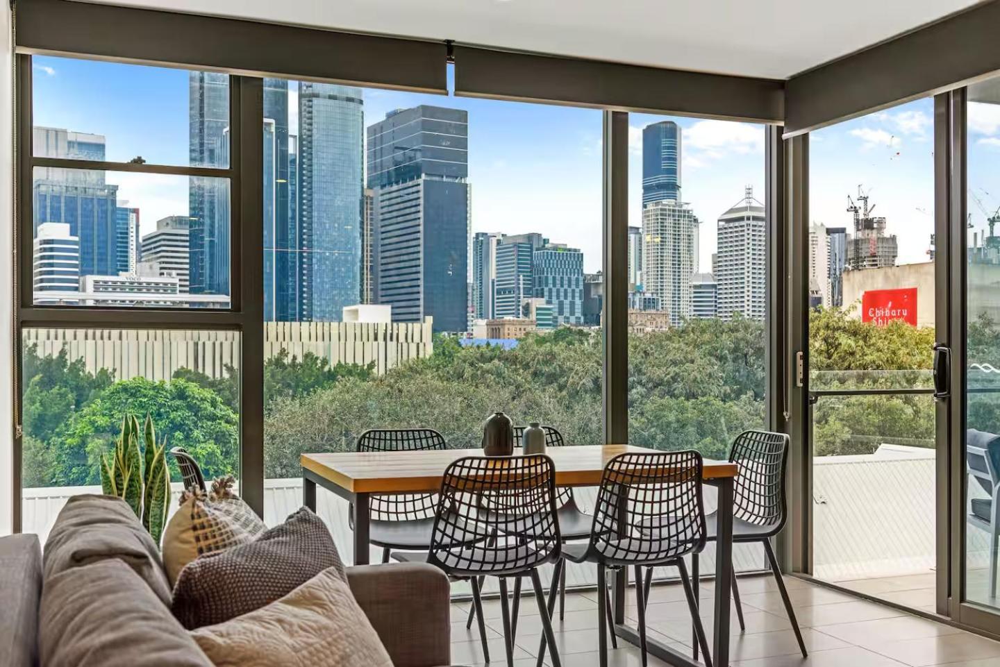 Million Dollar Views And Location! Walk To Cbd! Apartment *