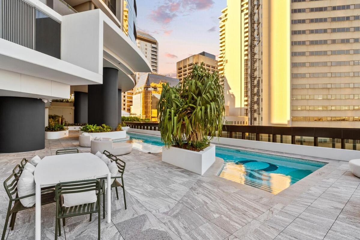 5 Star Queens Wharf 2br 2ba High Floor Epic Views