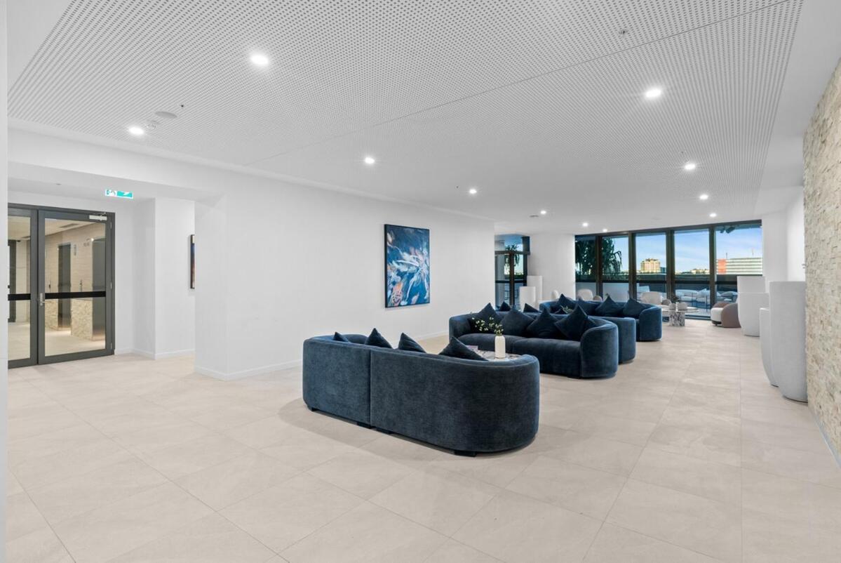 5 Star Queens Wharf 2br 2ba High Floor Epic Views Apartment *