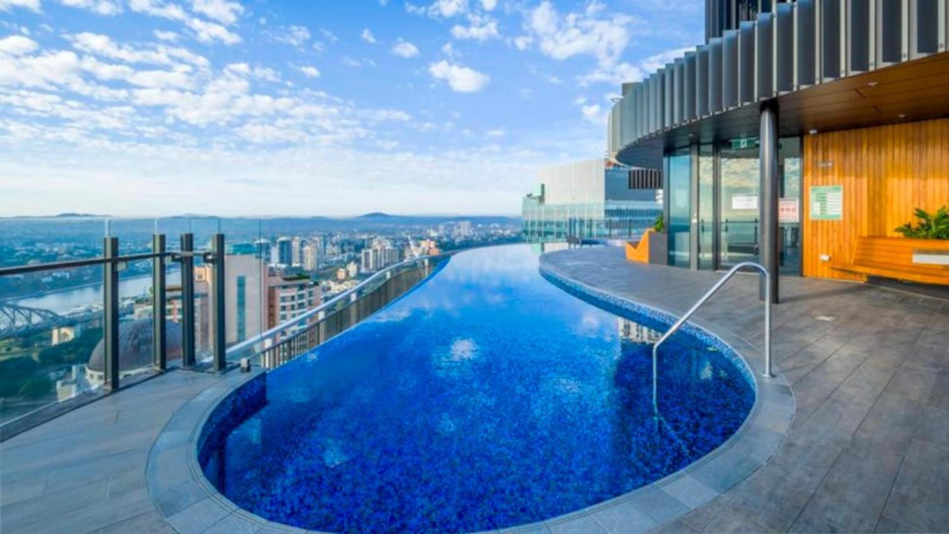 Kozyguru | Cbd | 1 Bed | Spire Apartment Brisbane