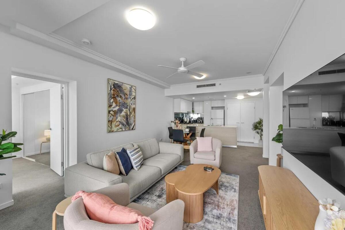Sky High Hamilton Apartment *