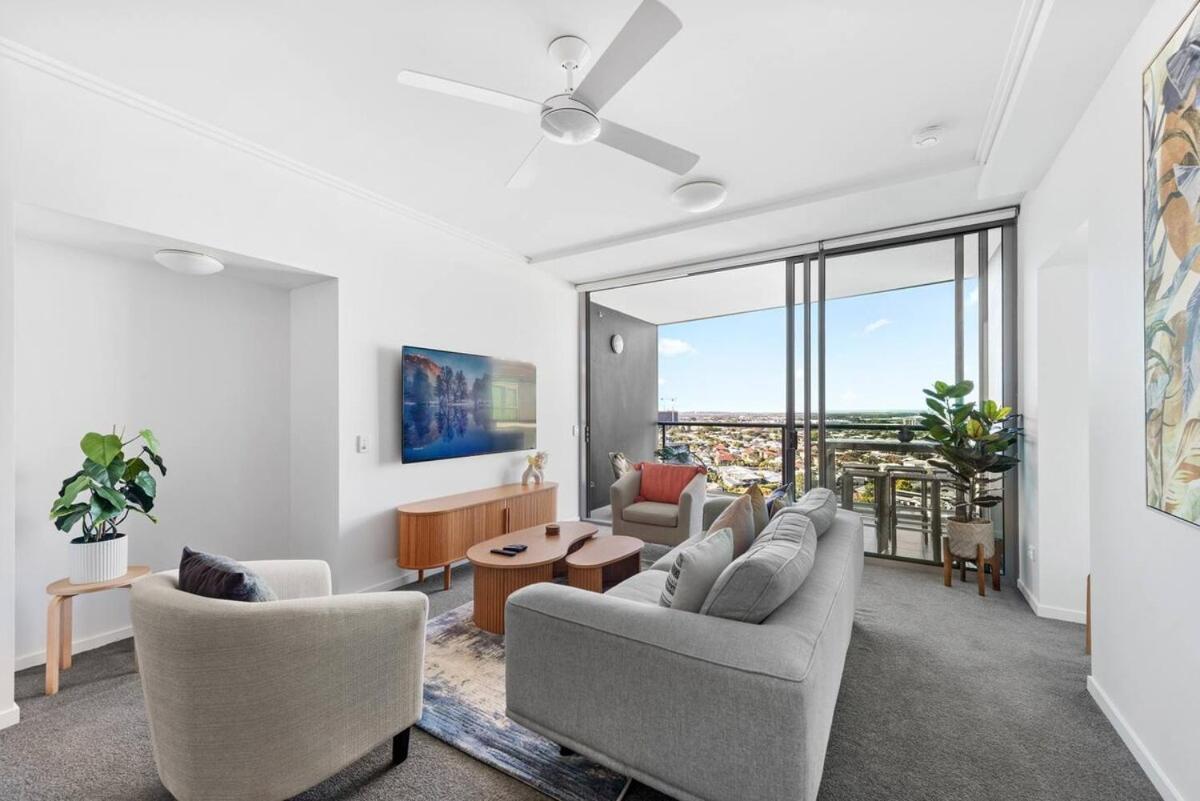 Sky High Hamilton Apartment *