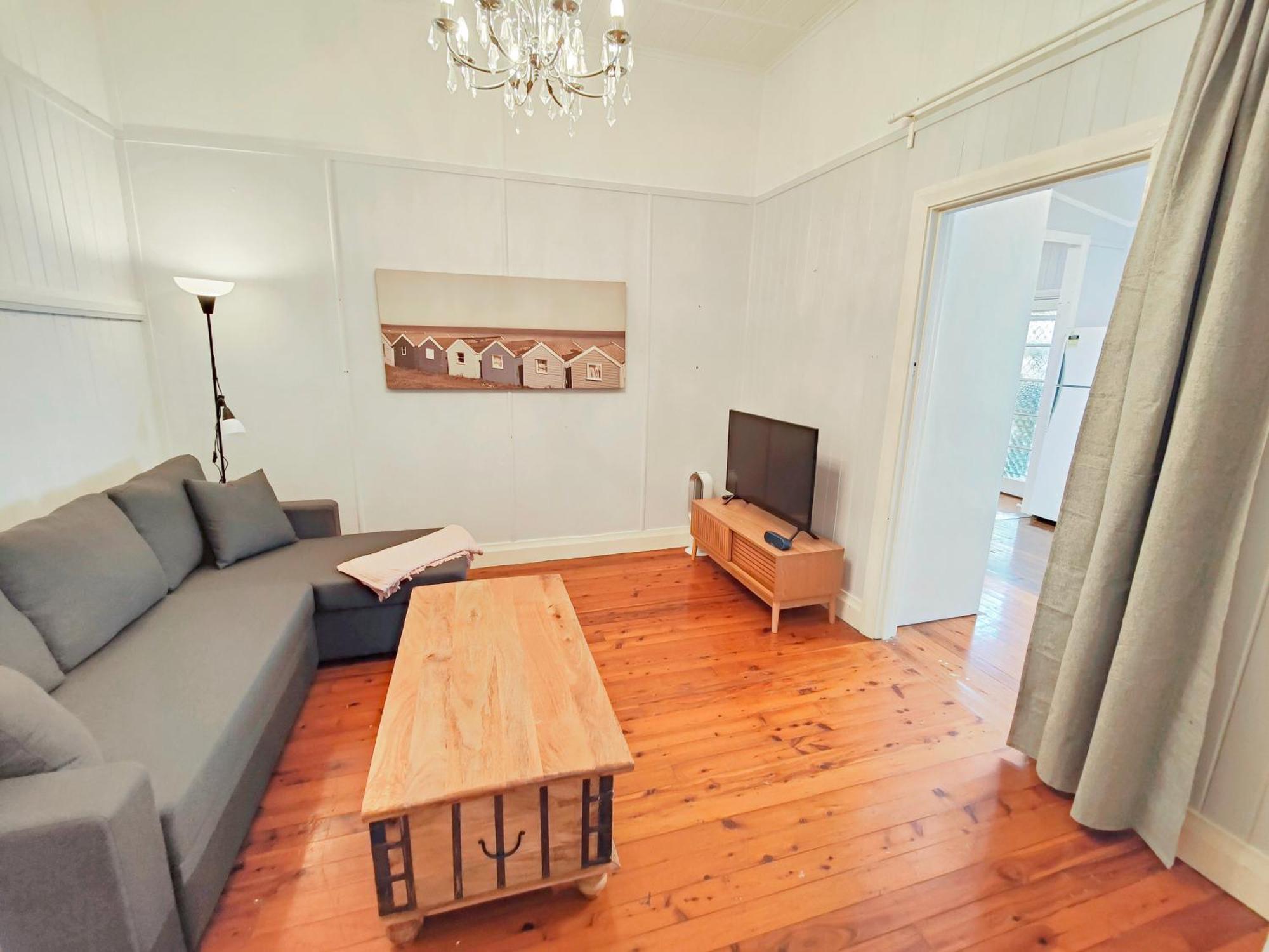 West Avenue Hideaway In Wynnum - 1 Bed And 1 Bath Apartment *