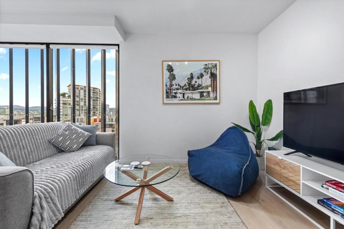South Bank Sleek - 2bed-2bath-1car-pool Apartment *