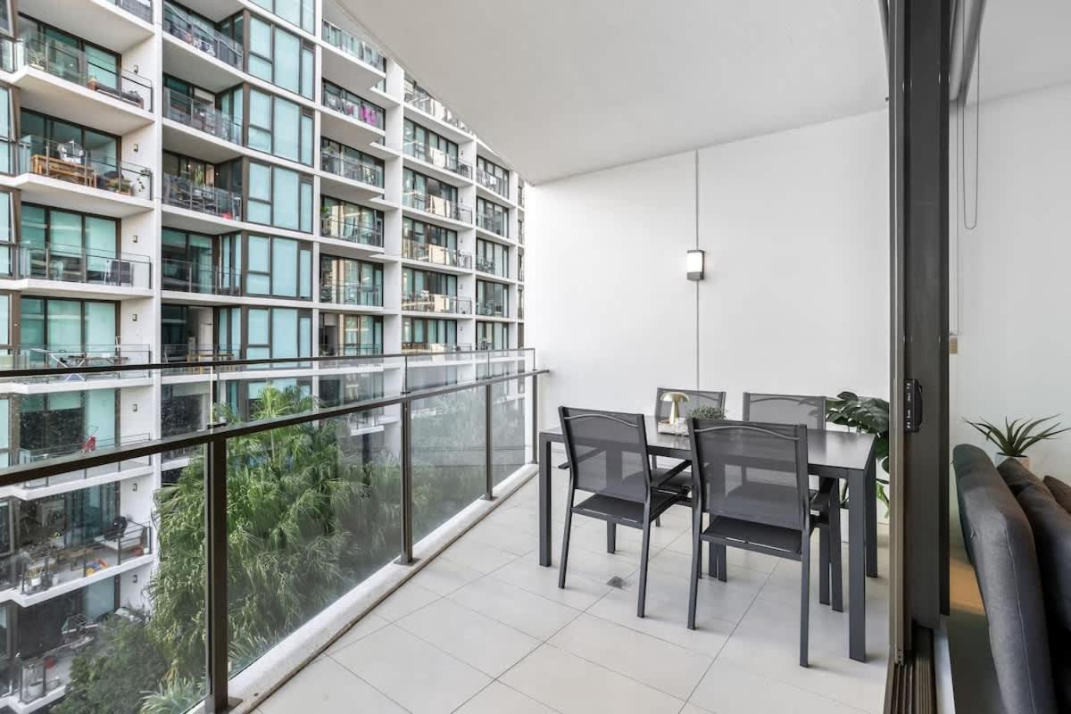 Apartment Spacious 2br - Free Parking & Balcony & Pool *