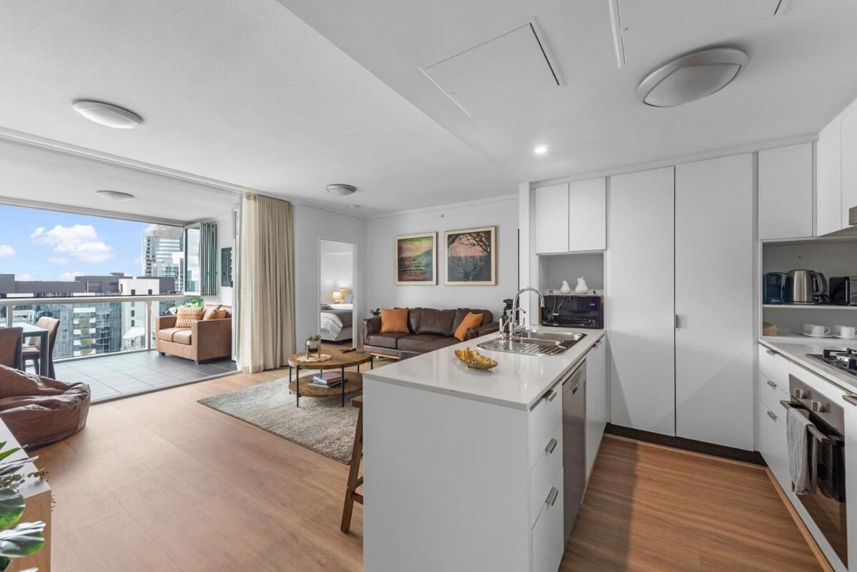 Apartment Hot In The 2bed-2bath-2car-study-pool-views Brisbane