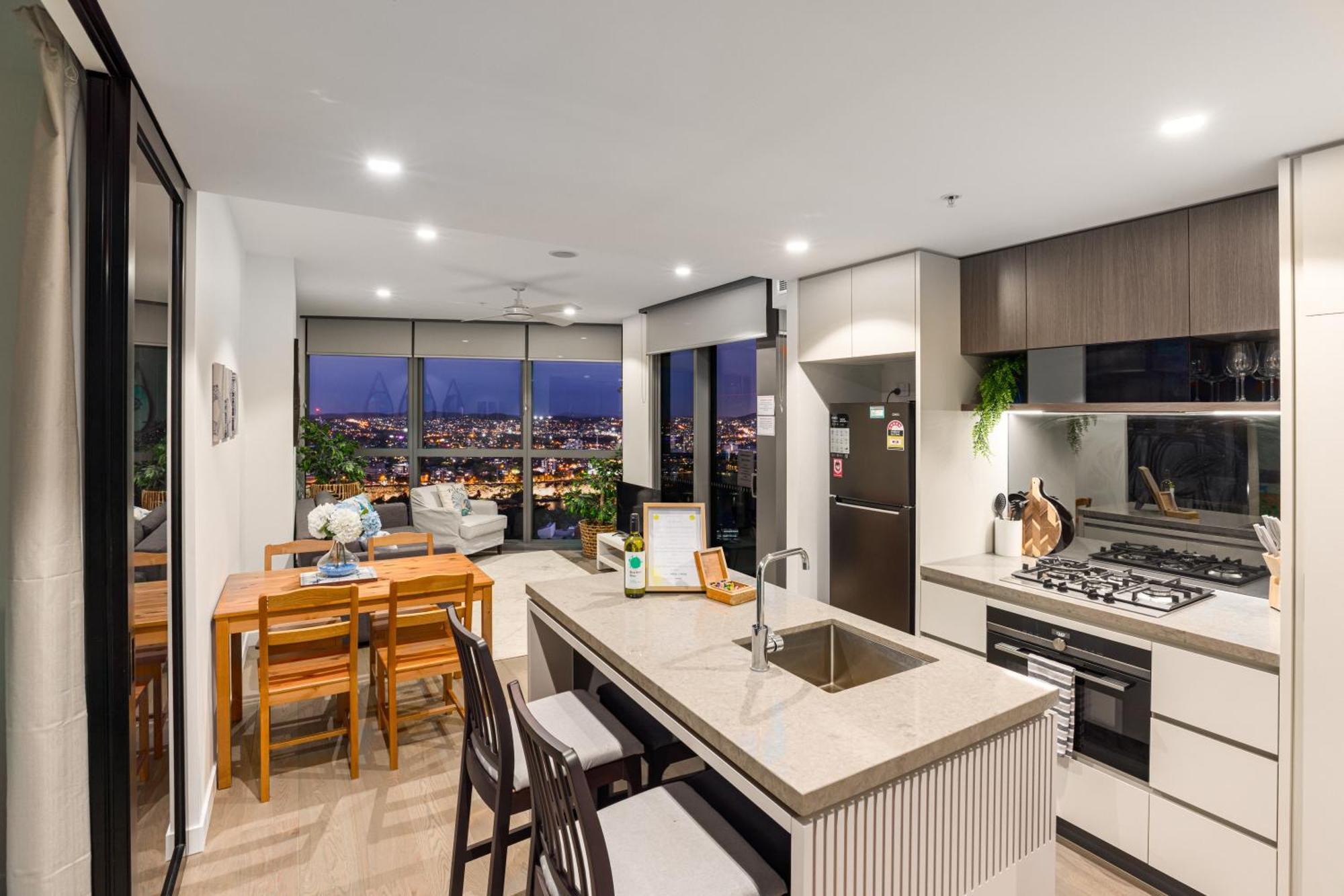 Beach, Sleeps 6, Inc Carpark, Spectacular River Views, Cbd Queens Wharf * Brisbane