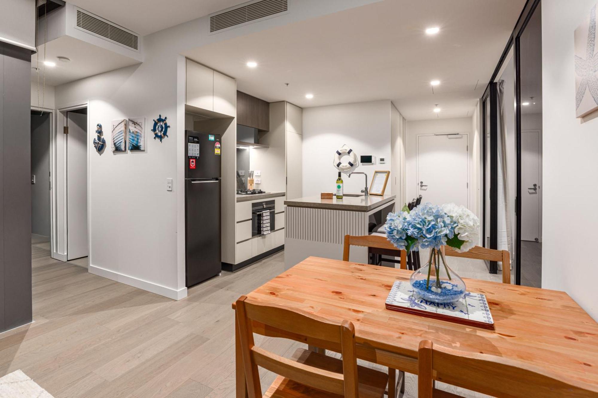 Beach, Sleeps 6, Inc Carpark, Spectacular River Views, Cbd Queens Wharf *