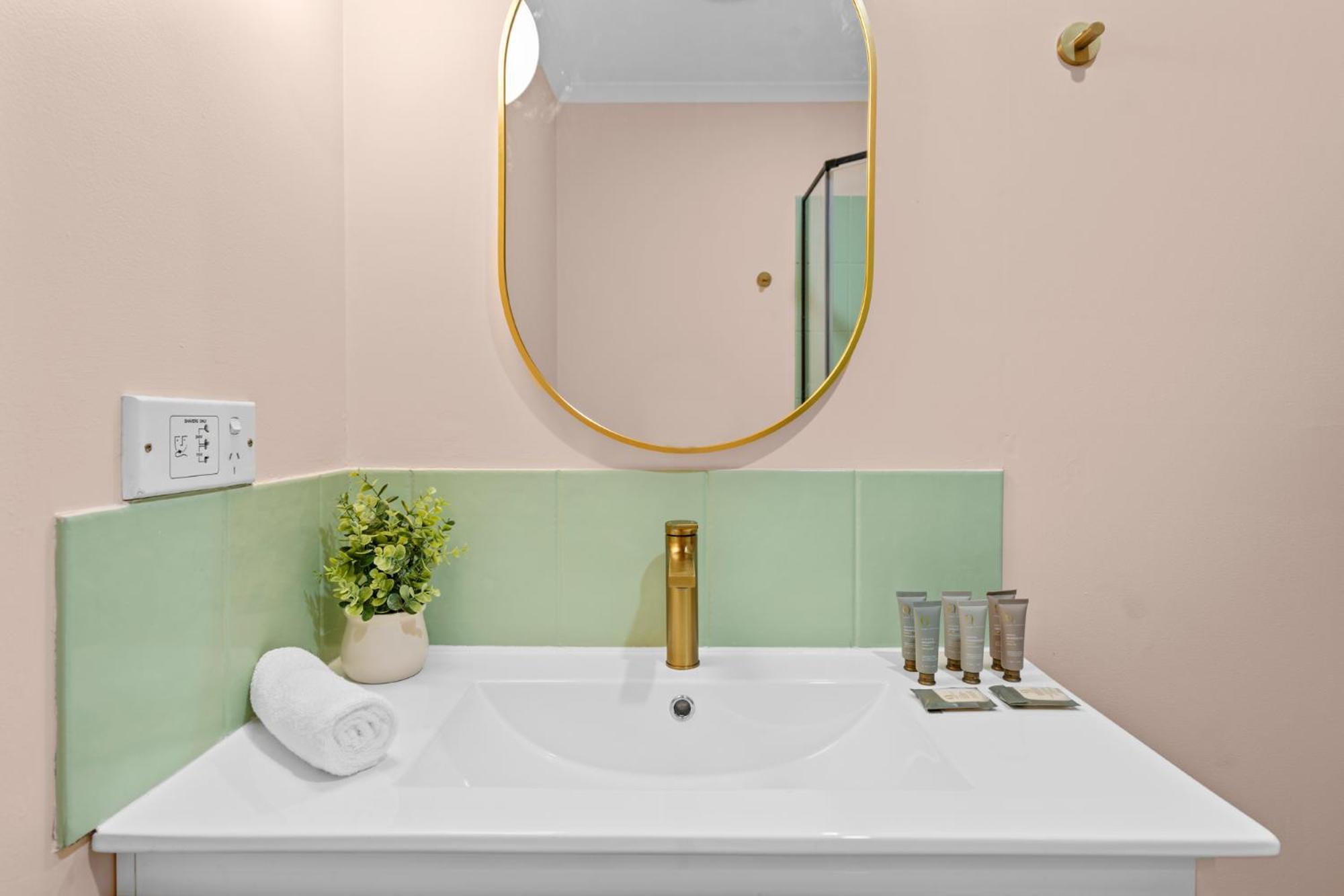 The Park Mediterranean Spring Hill Apartment *